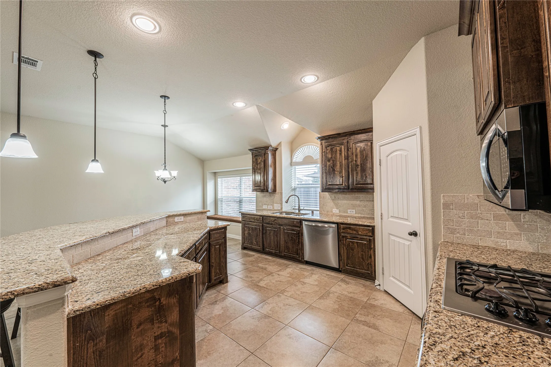Single Family Residence For Sale in Collin County , 12956 Deep River Drive, Frisco, Texas 75035, 4 Bedroom, 3 Bathroom, 3 Garage spaces, 2,607 Sqft, built in 2012, Preowned, Price $624,900, mls#21171686, Real Estate Agent in Frisco, Homes For Sale in Collin county, Homes For Sale in Frisco, Realtor in Frisco Texas, Real Estate Brokerage Independent Realty Texas, Luminita Cordes Realtor