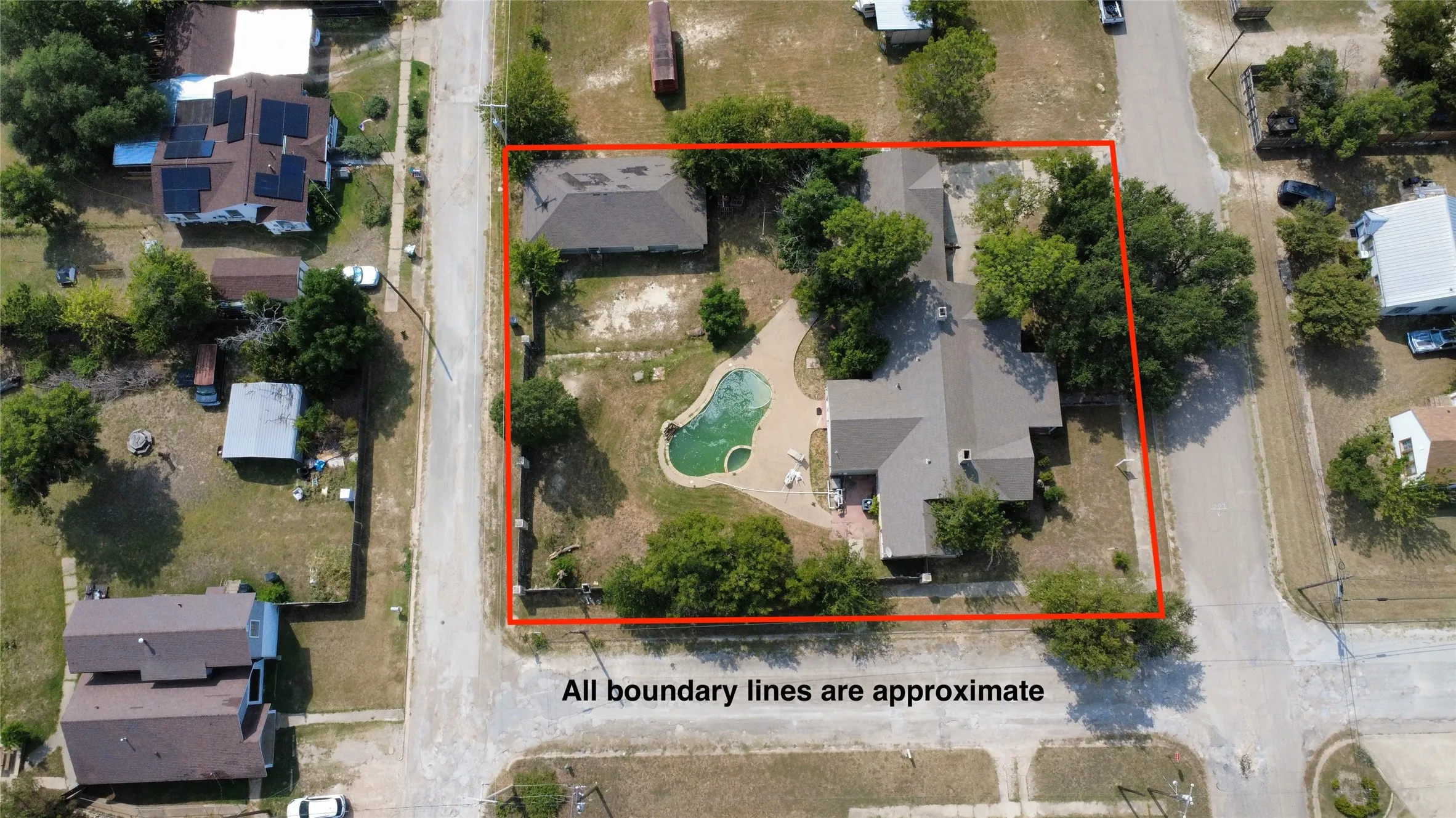 Single Family Residence For Sale in Hamilton County , 720 E Leslie Street, Hamilton, Texas 76531, 3 Bedrooms, 3 Bathrooms, 5 Garage spaces, 3,734 Sqft, built in 1945, Price $299,900, mls#21172039, Real Estate Agent in Hamilton, Homes For Sale in Hamilton county, Homes For Sale in Hamilton, Realtor in Hamilton Texas, Real Estate Brokerage Independent Realty Texas, Luminita Cordes Realtor