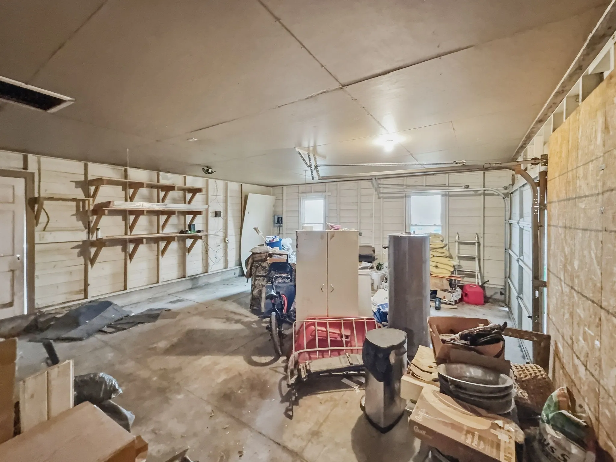 Single Family Residence For Sale in Hamilton County , 720 E Leslie Street, Hamilton, Texas 76531, 3 Bedrooms, 3 Bathrooms, 5 Garage spaces, 3,734 Sqft, built in 1945, Price $299,900, mls#21172039, Real Estate Agent in Hamilton, Homes For Sale in Hamilton county, Homes For Sale in Hamilton, Realtor in Hamilton Texas, Real Estate Brokerage Independent Realty Texas, Luminita Cordes Realtor
