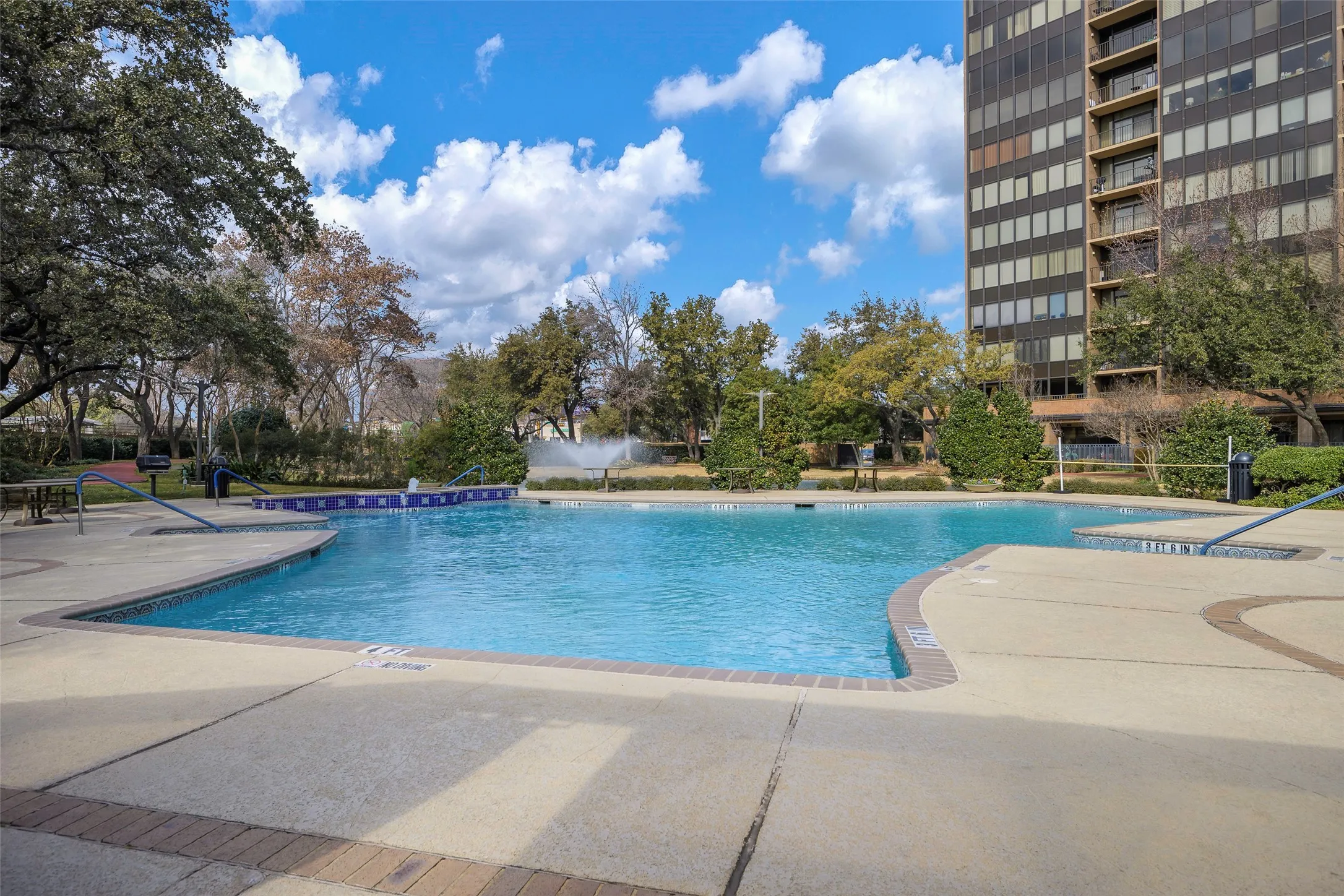 Condominium For Sale in Dallas County , 5200 Keller Springs Road 1534/36, Dallas, Texas 75248, 2 Bedroom, 3 Bathroom, 2 Garage spaces, 3,370 Sqft, built in 1981, Preowned, mls#21169848, Real Estate Agent in Dallas, Homes For Sale in Dallas county, Homes For Sale in Dallas, Realtor in Dallas Texas, Real Estate Brokerage Independent Realty Texas, Luminita Cordes Realtor