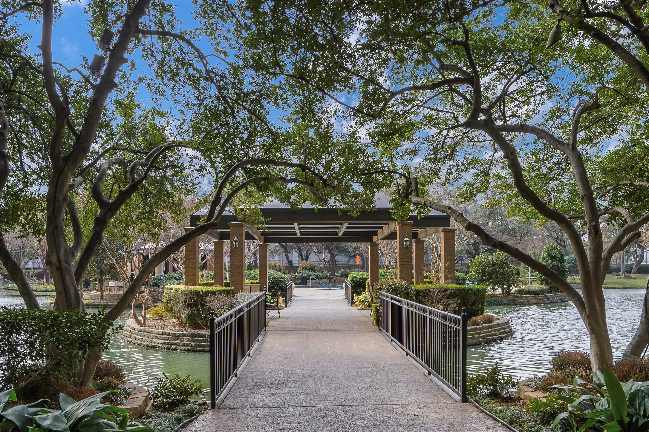 Condominium For Sale in Dallas County , 5200 Keller Springs Road 1534/36, Dallas, Texas 75248, 2 Bedroom, 3 Bathroom, 2 Garage spaces, 3,370 Sqft, built in 1981, Preowned, mls#21169848, Real Estate Agent in Dallas, Homes For Sale in Dallas county, Homes For Sale in Dallas, Realtor in Dallas Texas, Real Estate Brokerage Independent Realty Texas, Luminita Cordes Realtor