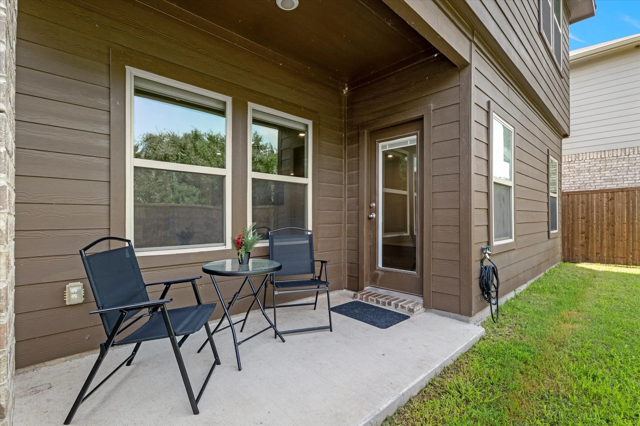 Single Family Residence For Sale in Kaufman County , 1116 Old Oaks Drive, Forney, Texas 75126, 4 Bedroom, 3 Bathroom, 2 Garage spaces, 2,396 Sqft, built in 2022, Preowned, mls#21170608, Real Estate Agent in Forney, Homes For Sale in Kaufman county, Homes For Sale in Forney, Realtor in Forney Texas, Real Estate Brokerage Independent Realty Texas, Luminita Cordes Realtor