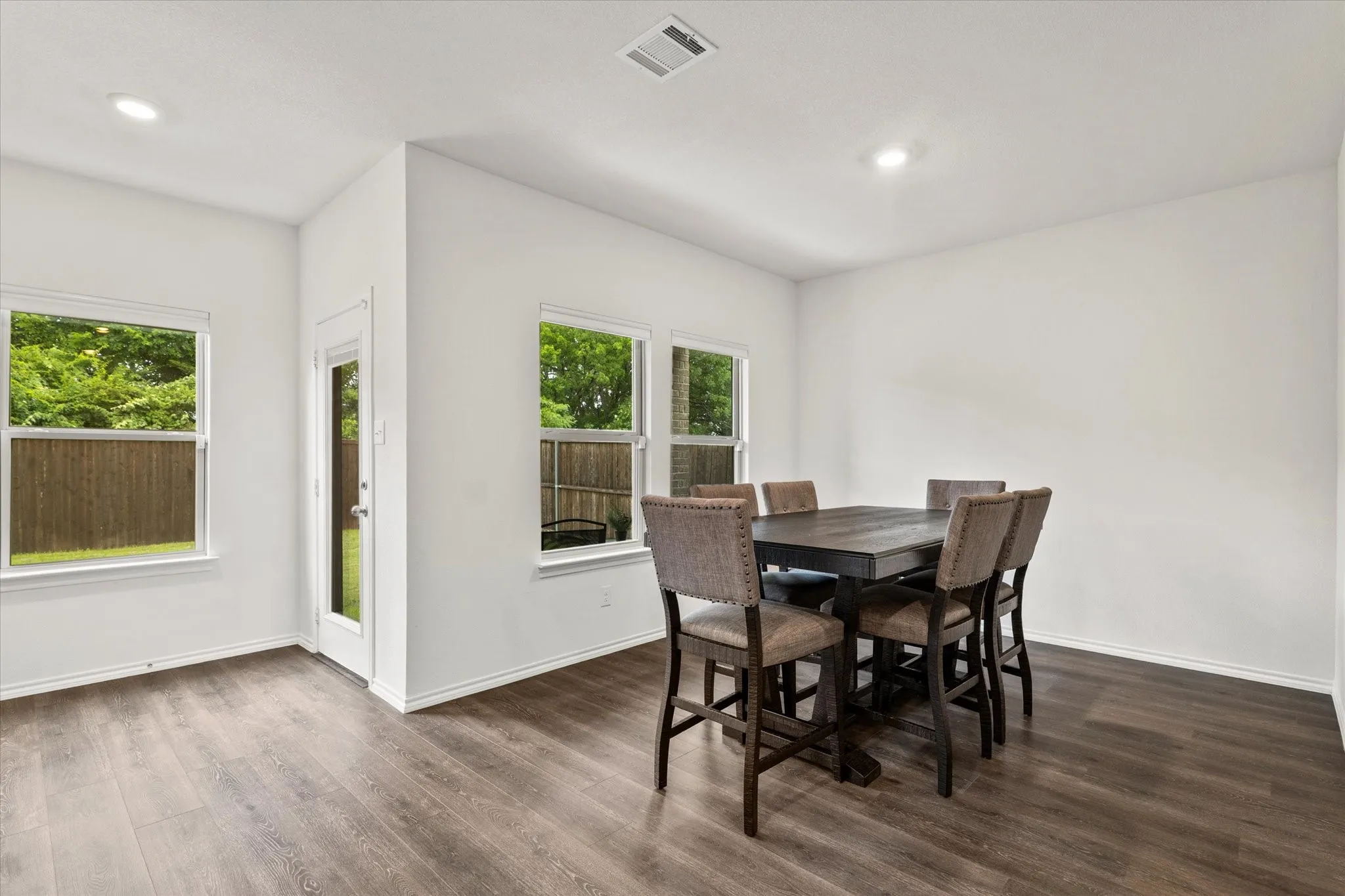 Single Family Residence For Sale in Kaufman County , 1116 Old Oaks Drive, Forney, Texas 75126, 4 Bedroom, 3 Bathroom, 2 Garage spaces, 2,396 Sqft, built in 2022, Preowned, mls#21170608, Real Estate Agent in Forney, Homes For Sale in Kaufman county, Homes For Sale in Forney, Realtor in Forney Texas, Real Estate Brokerage Independent Realty Texas, Luminita Cordes Realtor