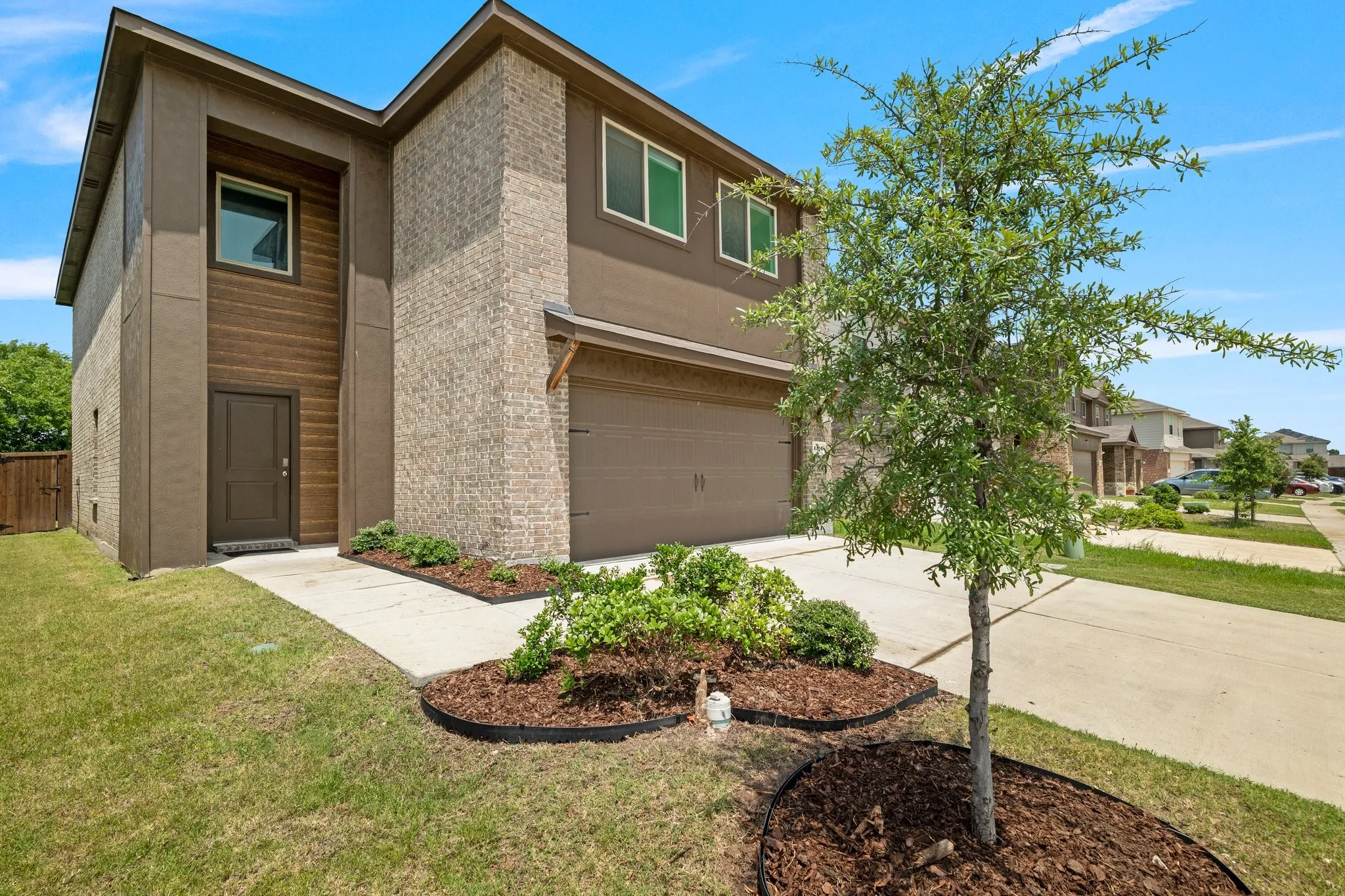 Single Family Residence For Sale in Kaufman County , 1116 Old Oaks Drive, Forney, Texas 75126, 4 Bedroom, 3 Bathroom, 2 Garage spaces, 2,396 Sqft, built in 2022, Preowned, mls#21170608, Real Estate Agent in Forney, Homes For Sale in Kaufman county, Homes For Sale in Forney, Realtor in Forney Texas, Real Estate Brokerage Independent Realty Texas, Luminita Cordes Realtor