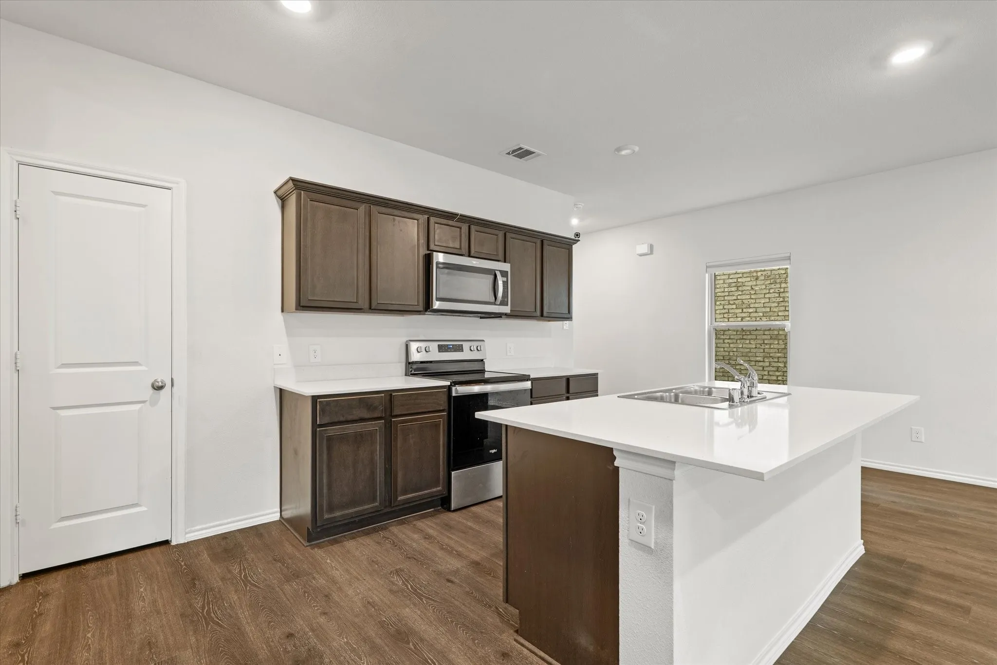 Single Family Residence For Sale in Kaufman County , 1116 Old Oaks Drive, Forney, Texas 75126, 4 Bedroom, 3 Bathroom, 2 Garage spaces, 2,396 Sqft, built in 2022, Preowned, mls#21170608, Real Estate Agent in Forney, Homes For Sale in Kaufman county, Homes For Sale in Forney, Realtor in Forney Texas, Real Estate Brokerage Independent Realty Texas, Luminita Cordes Realtor