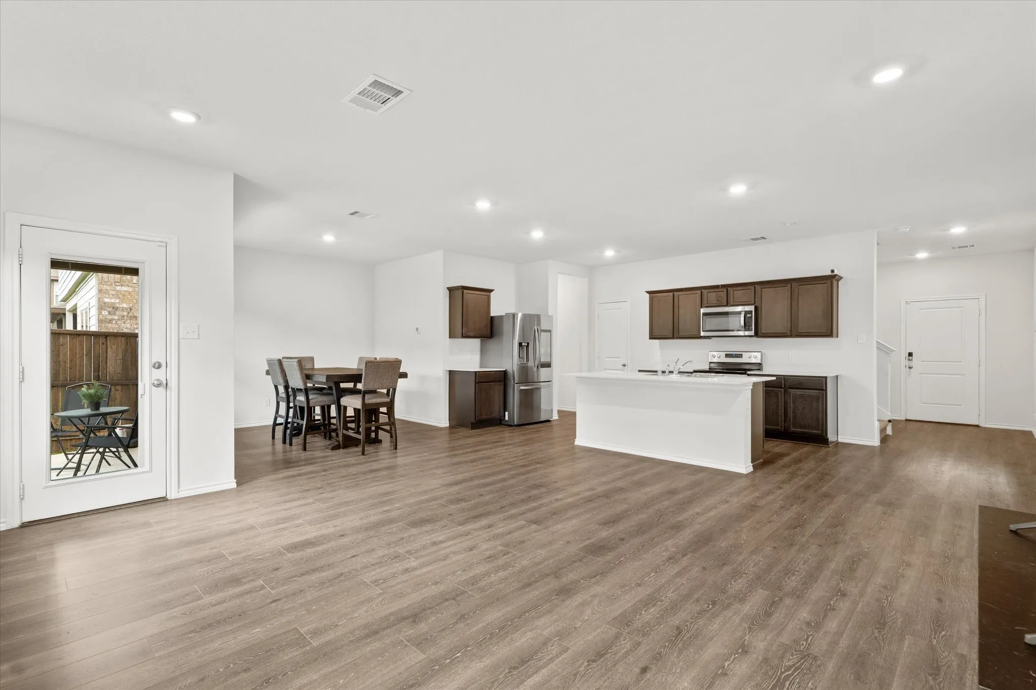 Single Family Residence For Sale in Kaufman County , 1116 Old Oaks Drive, Forney, Texas 75126, 4 Bedroom, 3 Bathroom, 2 Garage spaces, 2,396 Sqft, built in 2022, Preowned, mls#21170608, Real Estate Agent in Forney, Homes For Sale in Kaufman county, Homes For Sale in Forney, Realtor in Forney Texas, Real Estate Brokerage Independent Realty Texas, Luminita Cordes Realtor