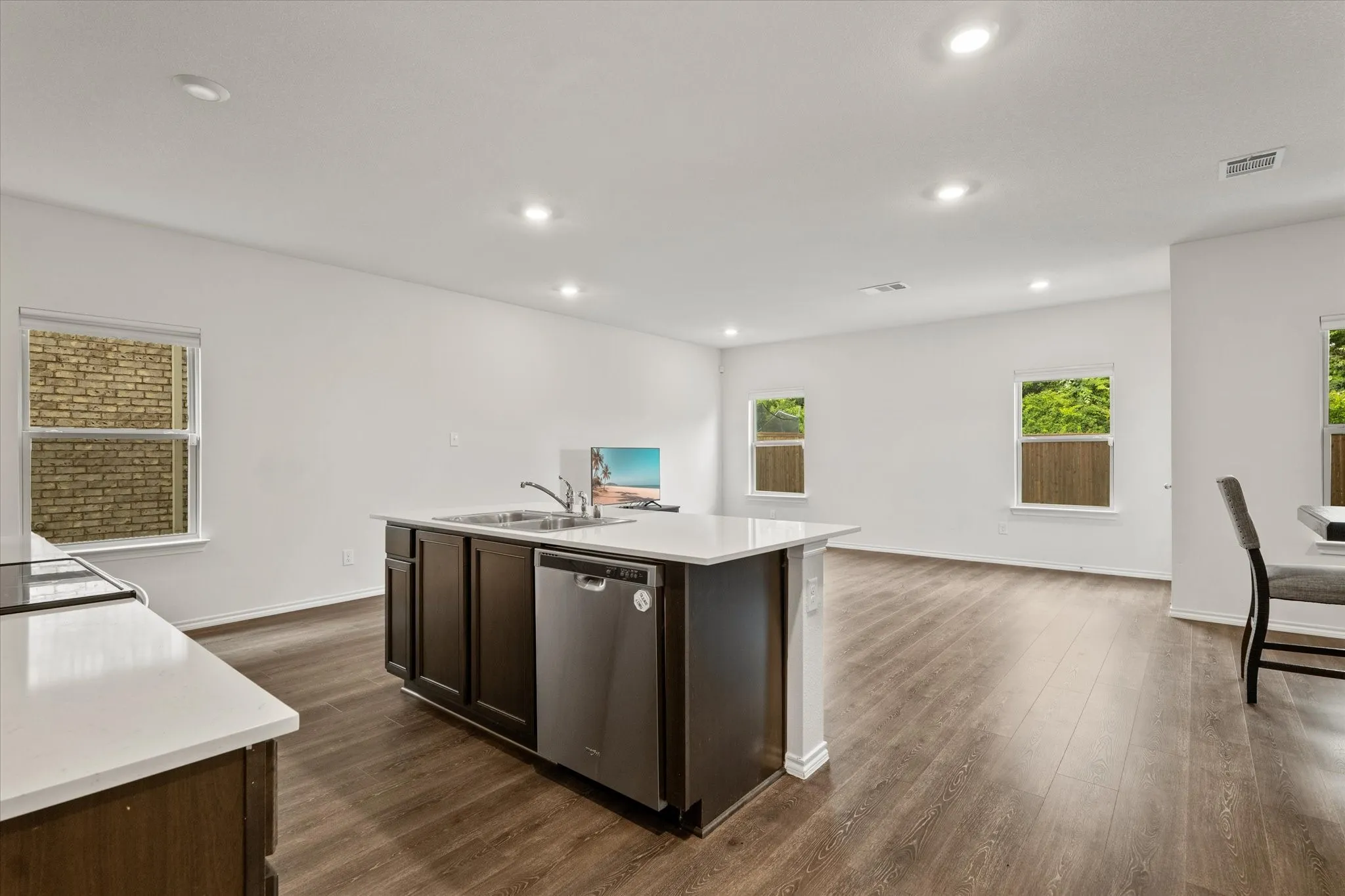 Single Family Residence For Sale in Kaufman County , 1116 Old Oaks Drive, Forney, Texas 75126, 4 Bedroom, 3 Bathroom, 2 Garage spaces, 2,396 Sqft, built in 2022, Preowned, mls#21170608, Real Estate Agent in Forney, Homes For Sale in Kaufman county, Homes For Sale in Forney, Realtor in Forney Texas, Real Estate Brokerage Independent Realty Texas, Luminita Cordes Realtor