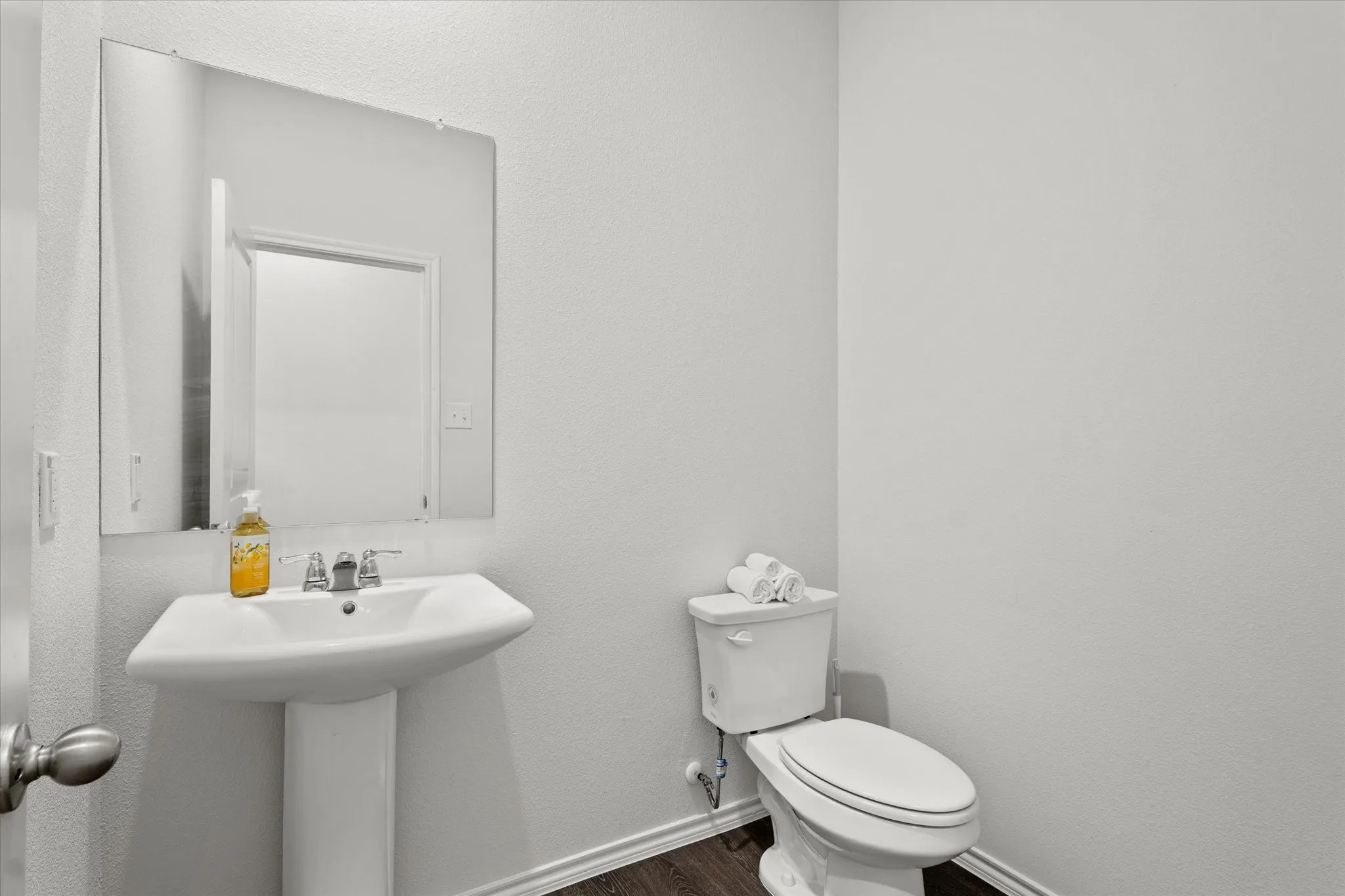 Single Family Residence For Sale in Kaufman County , 1116 Old Oaks Drive, Forney, Texas 75126, 4 Bedroom, 3 Bathroom, 2 Garage spaces, 2,396 Sqft, built in 2022, Preowned, mls#21170608, Real Estate Agent in Forney, Homes For Sale in Kaufman county, Homes For Sale in Forney, Realtor in Forney Texas, Real Estate Brokerage Independent Realty Texas, Luminita Cordes Realtor