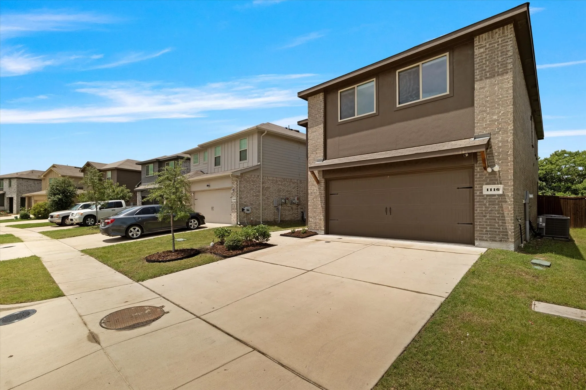 Single Family Residence For Sale in Kaufman County , 1116 Old Oaks Drive, Forney, Texas 75126, 4 Bedroom, 3 Bathroom, 2 Garage spaces, 2,396 Sqft, built in 2022, Preowned, mls#21170608, Real Estate Agent in Forney, Homes For Sale in Kaufman county, Homes For Sale in Forney, Realtor in Forney Texas, Real Estate Brokerage Independent Realty Texas, Luminita Cordes Realtor