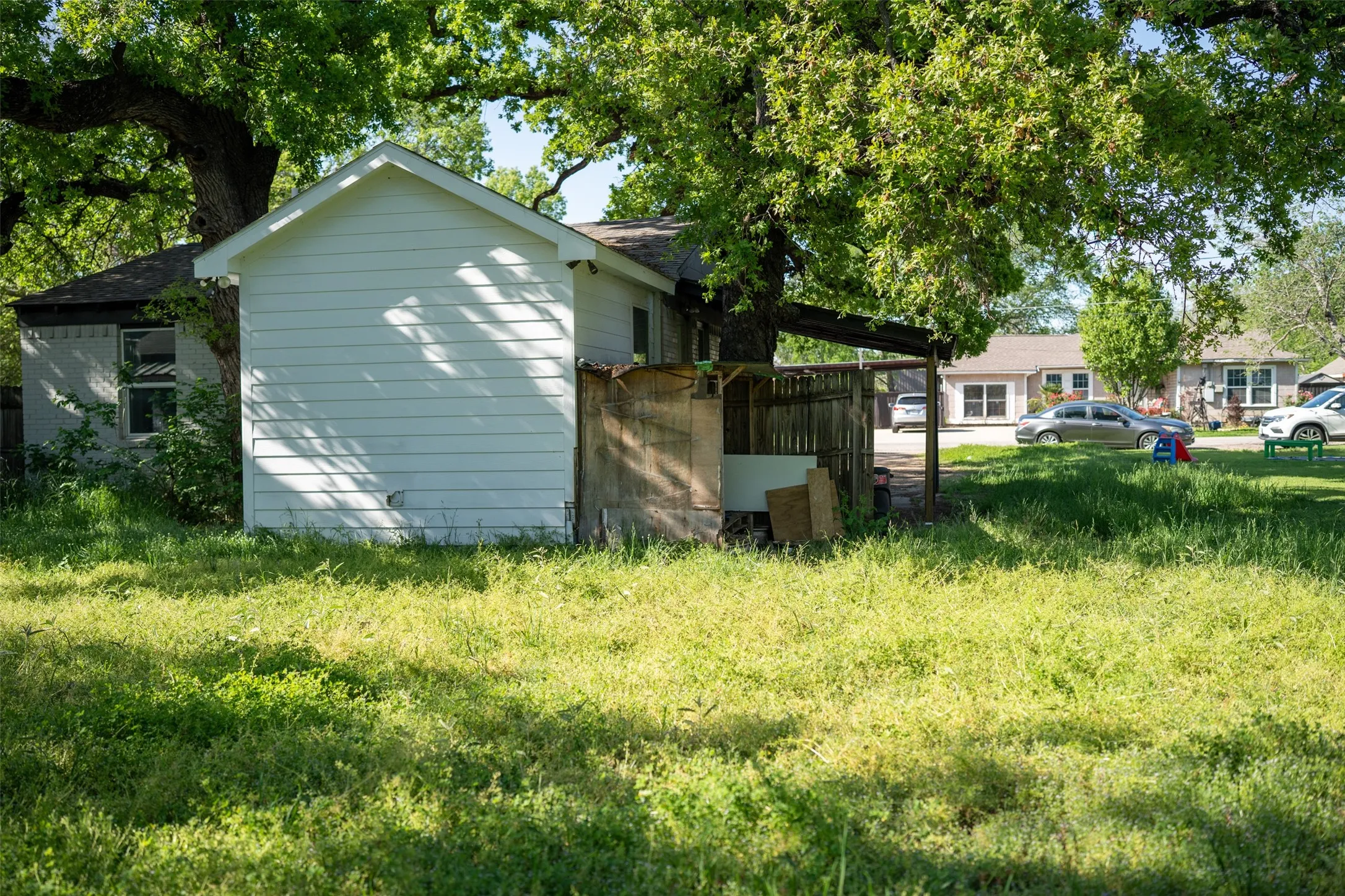 View of home's exterior