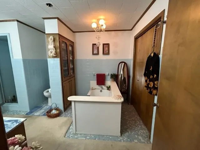 Single Family Residence For Sale in Bowie County , 102 E Crockett Street, De Kalb, Texas 75559, 3 Bedroom, 3 Bathroom, 2 Garage spaces, 4,252 Sqft, built in 1979, mls#21172403, Real Estate Agent in De Kalb, Homes For Sale in Bowie county, Homes For Sale in De Kalb, Realtor in De Kalb Texas, Real Estate Brokerage Independent Realty Texas, Luminita Cordes Realtor