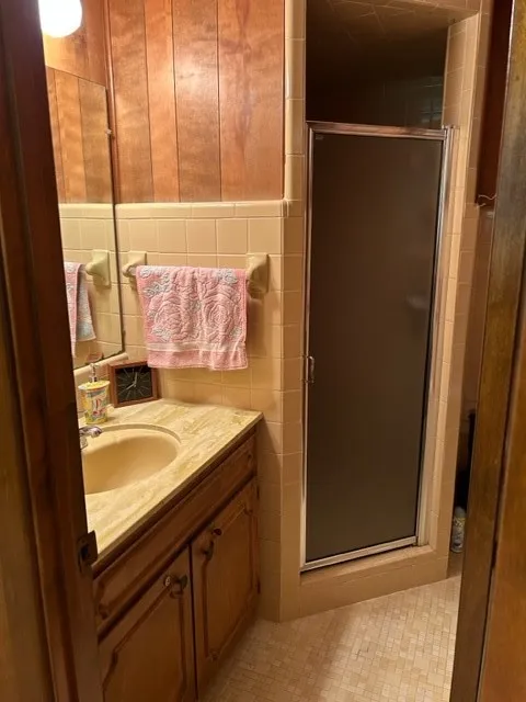 Single Family Residence For Sale in Bowie County , 102 E Crockett Street, De Kalb, Texas 75559, 3 Bedroom, 3 Bathroom, 2 Garage spaces, 4,252 Sqft, built in 1979, mls#21172403, Real Estate Agent in De Kalb, Homes For Sale in Bowie county, Homes For Sale in De Kalb, Realtor in De Kalb Texas, Real Estate Brokerage Independent Realty Texas, Luminita Cordes Realtor