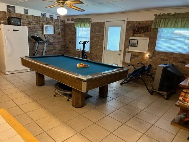 Single Family Residence For Sale in Bowie County , 102 E Crockett Street, De Kalb, Texas 75559, 3 Bedroom, 3 Bathroom, 2 Garage spaces, 4,252 Sqft, built in 1979, mls#21172403, Real Estate Agent in De Kalb, Homes For Sale in Bowie county, Homes For Sale in De Kalb, Realtor in De Kalb Texas, Real Estate Brokerage Independent Realty Texas, Luminita Cordes Realtor