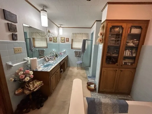 Single Family Residence For Sale in Bowie County , 102 E Crockett Street, De Kalb, Texas 75559, 3 Bedroom, 3 Bathroom, 2 Garage spaces, 4,252 Sqft, built in 1979, mls#21172403, Real Estate Agent in De Kalb, Homes For Sale in Bowie county, Homes For Sale in De Kalb, Realtor in De Kalb Texas, Real Estate Brokerage Independent Realty Texas, Luminita Cordes Realtor