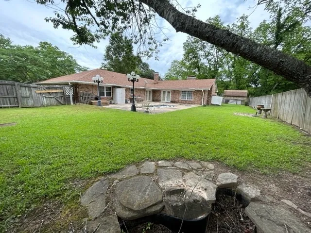 Single Family Residence For Sale in Bowie County , 102 E Crockett Street, De Kalb, Texas 75559, 3 Bedroom, 3 Bathroom, 2 Garage spaces, 4,252 Sqft, built in 1979, mls#21172403, Real Estate Agent in De Kalb, Homes For Sale in Bowie county, Homes For Sale in De Kalb, Realtor in De Kalb Texas, Real Estate Brokerage Independent Realty Texas, Luminita Cordes Realtor