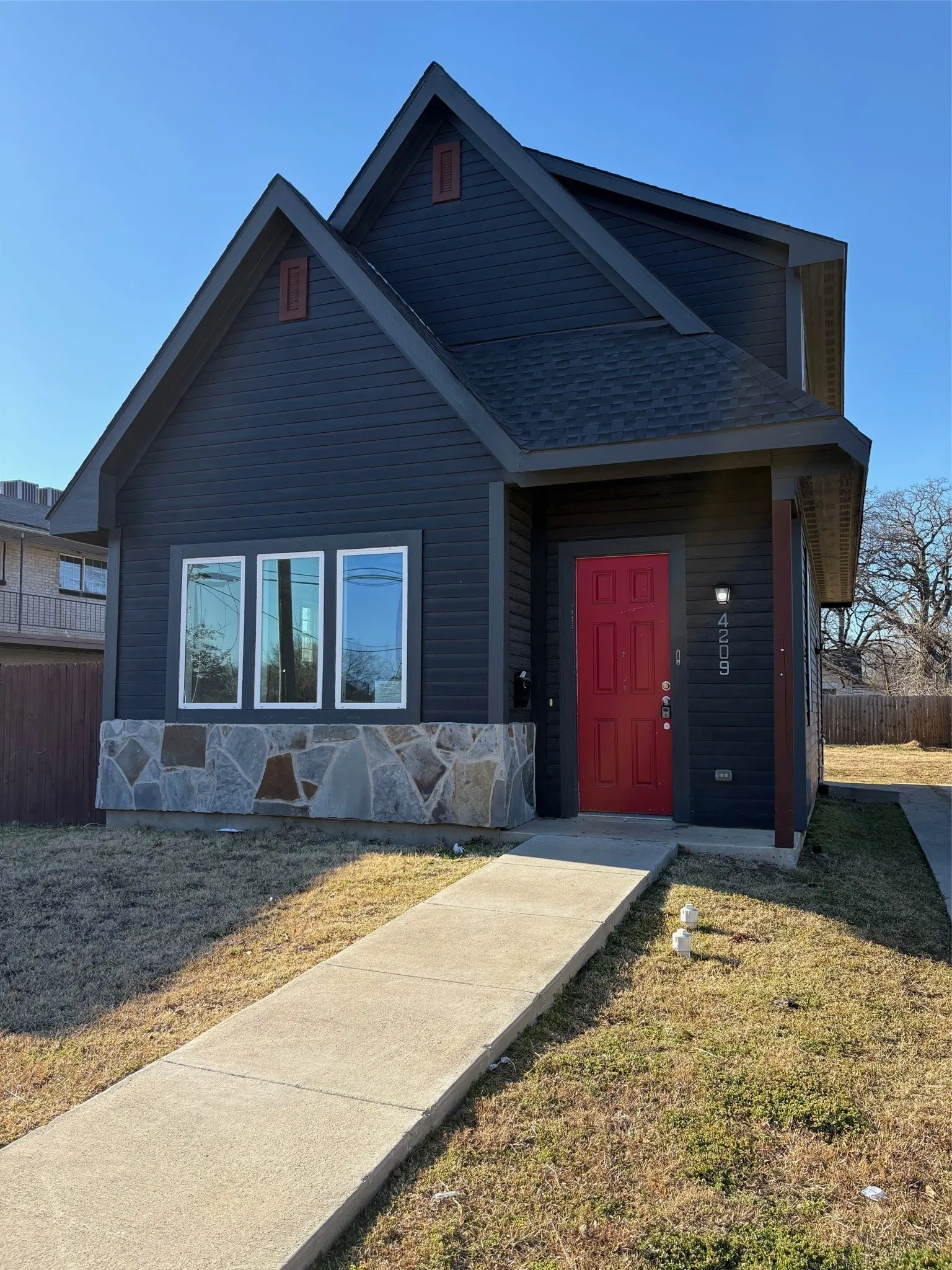 Single Family Residence For Sale in Dallas County , 4209 Metropolitan Avenue, Dallas, Texas 75210, 2 Bedroom, 2 Bathroom, Garage spaces, 1,208 Sqft, built in 2022, Preowned, mls#21171145, Real Estate Agent in Dallas, Homes For Sale in Dallas county, Homes For Sale in Dallas, Realtor in Dallas Texas, Real Estate Brokerage Independent Realty Texas, Luminita Cordes Realtor