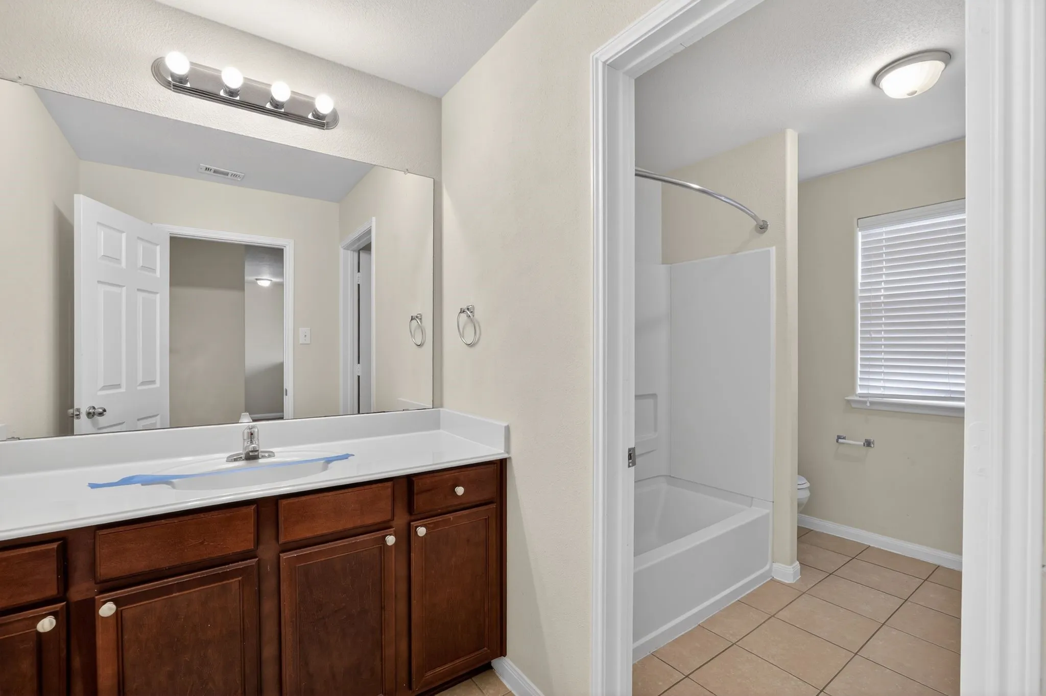 Single Family Residence For Sale in Denton County , 136 Eider Drive, Sanger, Texas 76266, 4 Bedroom, 3 Bathroom, 2 Garage spaces, 2,162 Sqft, built in 2012, mls#21170388, Real Estate Agent in Sanger, Homes For Sale in Denton county, Homes For Sale in Sanger, Realtor in Sanger Texas, Real Estate Brokerage Independent Realty Texas, Luminita Cordes Realtor