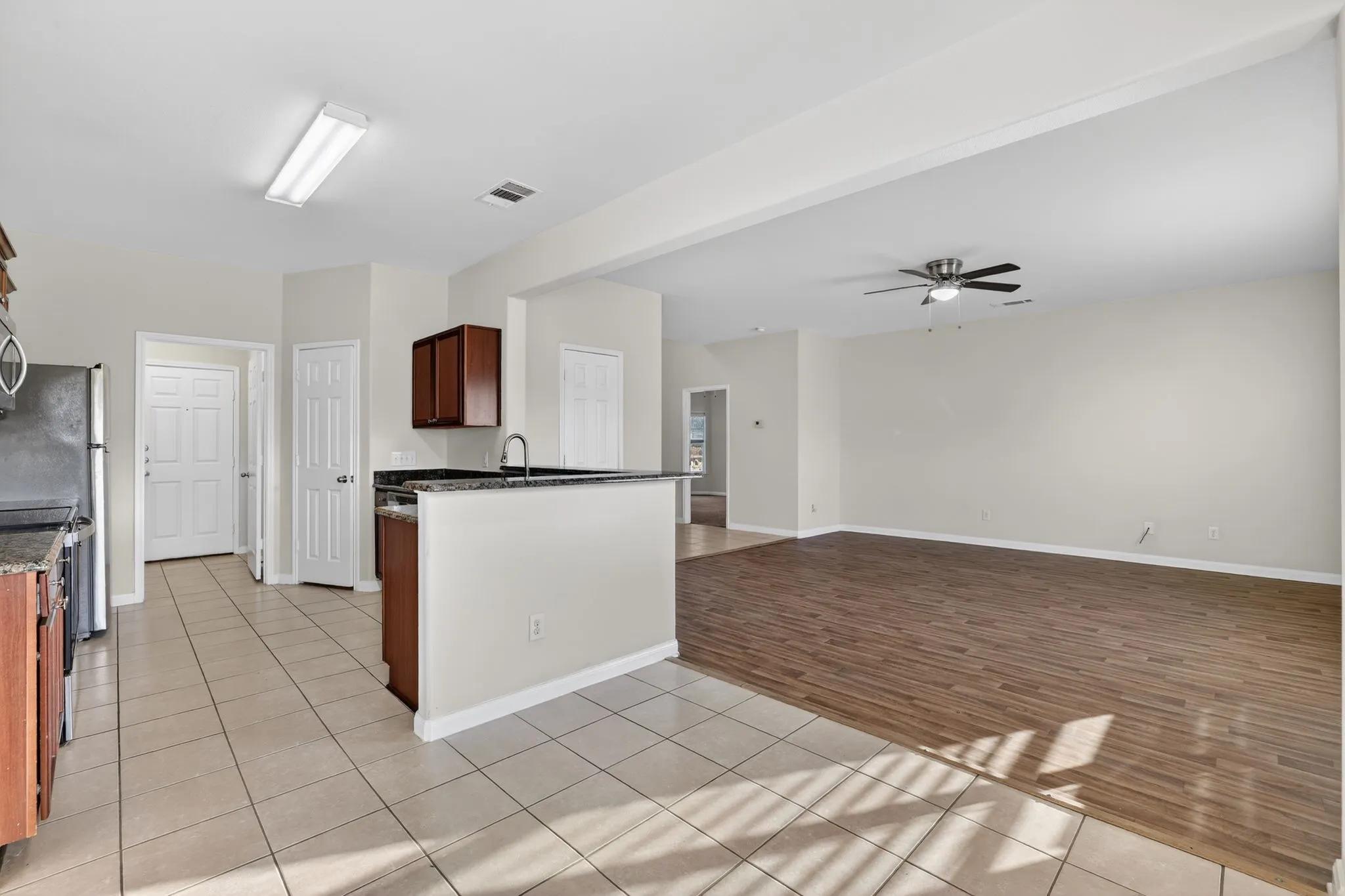 Single Family Residence For Sale in Denton County , 136 Eider Drive, Sanger, Texas 76266, 4 Bedroom, 3 Bathroom, 2 Garage spaces, 2,162 Sqft, built in 2012, mls#21170388, Real Estate Agent in Sanger, Homes For Sale in Denton county, Homes For Sale in Sanger, Realtor in Sanger Texas, Real Estate Brokerage Independent Realty Texas, Luminita Cordes Realtor
