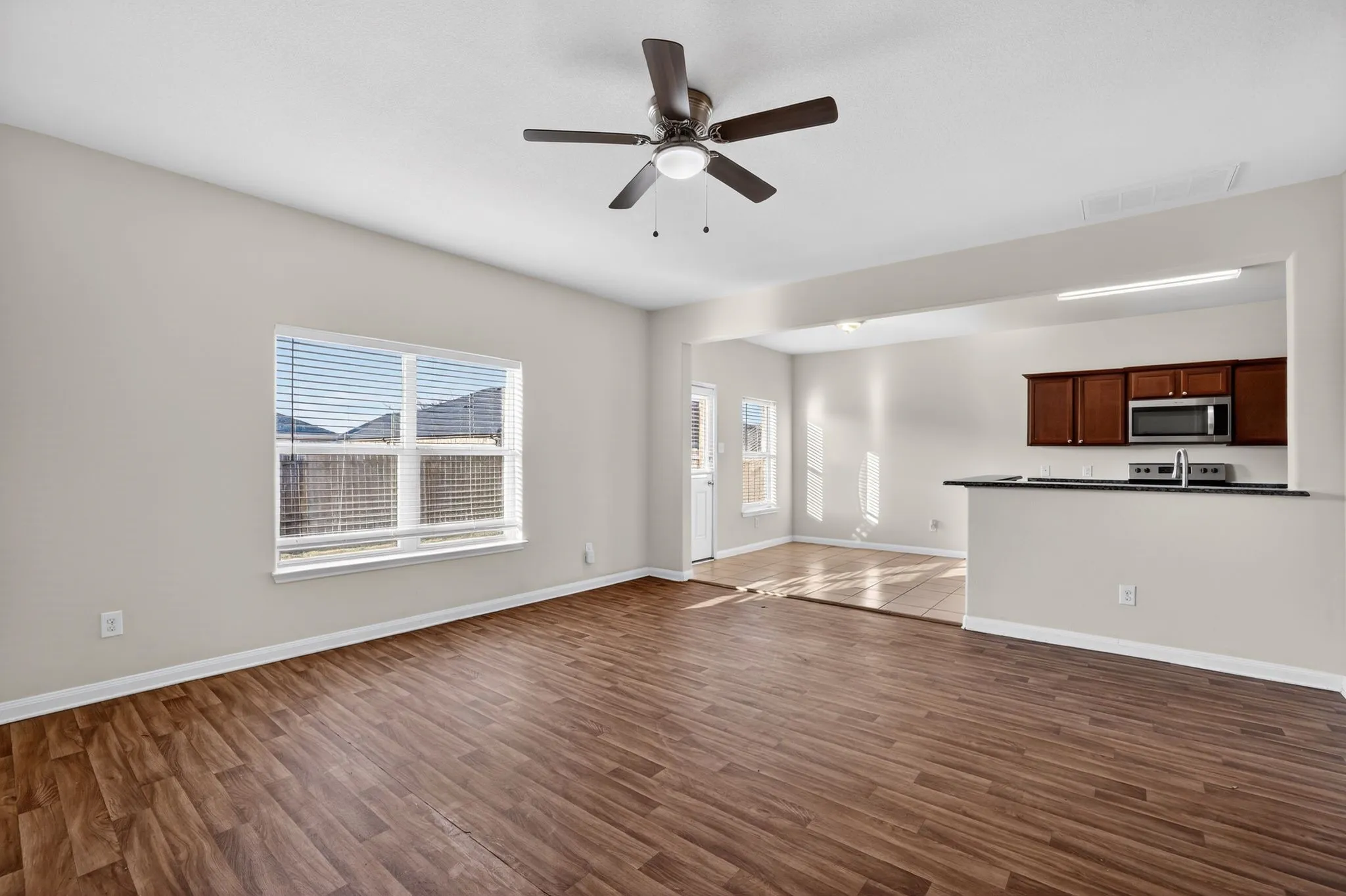 Single Family Residence For Sale in Denton County , 136 Eider Drive, Sanger, Texas 76266, 4 Bedroom, 3 Bathroom, 2 Garage spaces, 2,162 Sqft, built in 2012, mls#21170388, Real Estate Agent in Sanger, Homes For Sale in Denton county, Homes For Sale in Sanger, Realtor in Sanger Texas, Real Estate Brokerage Independent Realty Texas, Luminita Cordes Realtor