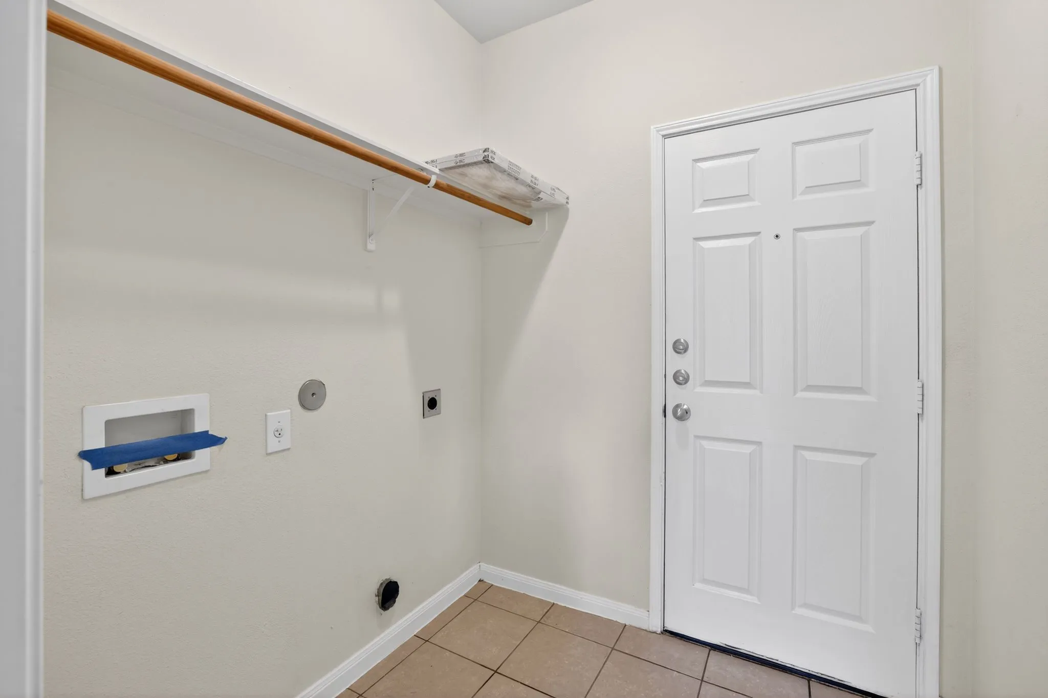 Single Family Residence For Sale in Denton County , 136 Eider Drive, Sanger, Texas 76266, 4 Bedroom, 3 Bathroom, 2 Garage spaces, 2,162 Sqft, built in 2012, mls#21170388, Real Estate Agent in Sanger, Homes For Sale in Denton county, Homes For Sale in Sanger, Realtor in Sanger Texas, Real Estate Brokerage Independent Realty Texas, Luminita Cordes Realtor