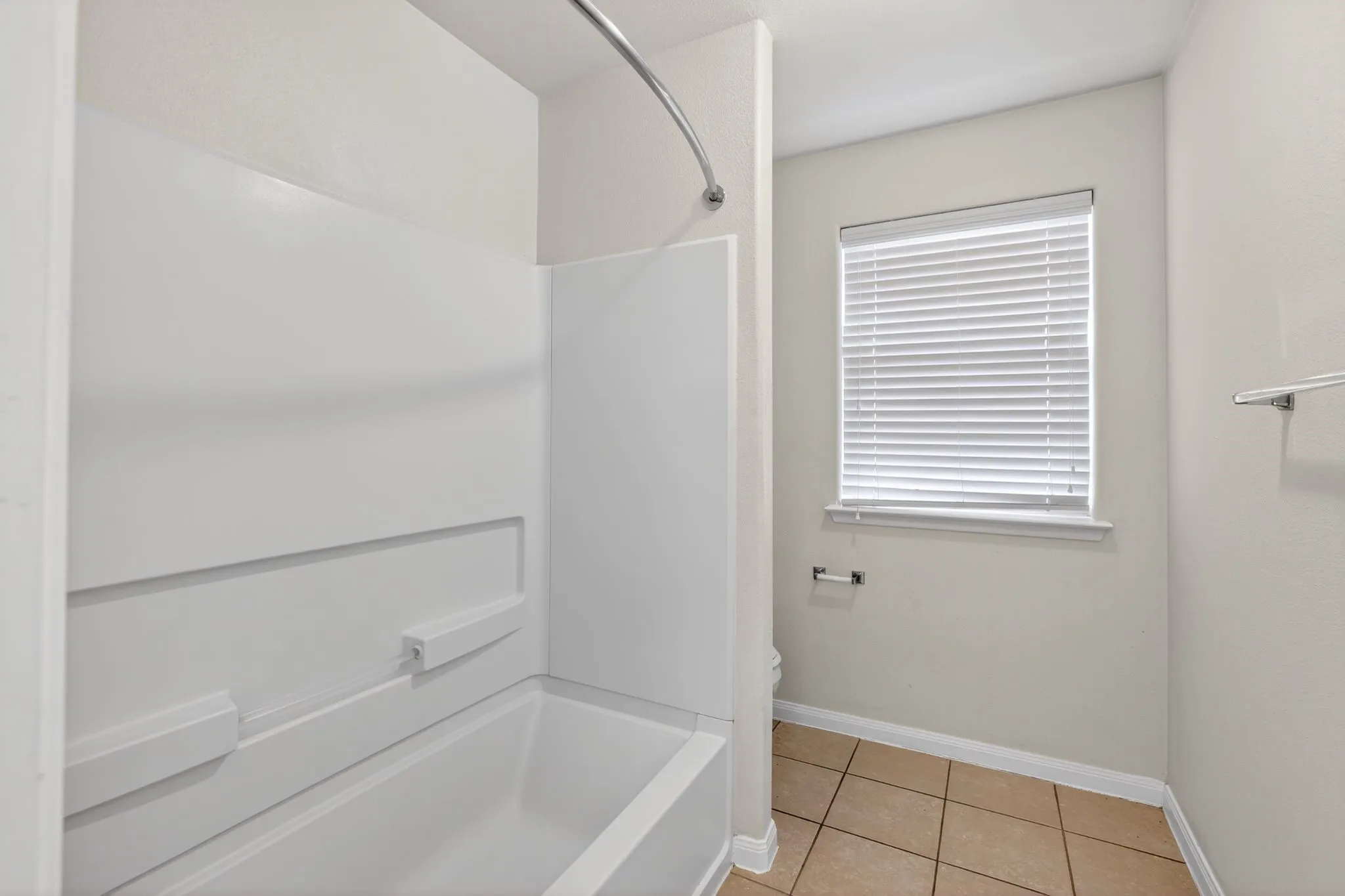 Single Family Residence For Sale in Denton County , 136 Eider Drive, Sanger, Texas 76266, 4 Bedroom, 3 Bathroom, 2 Garage spaces, 2,162 Sqft, built in 2012, mls#21170388, Real Estate Agent in Sanger, Homes For Sale in Denton county, Homes For Sale in Sanger, Realtor in Sanger Texas, Real Estate Brokerage Independent Realty Texas, Luminita Cordes Realtor