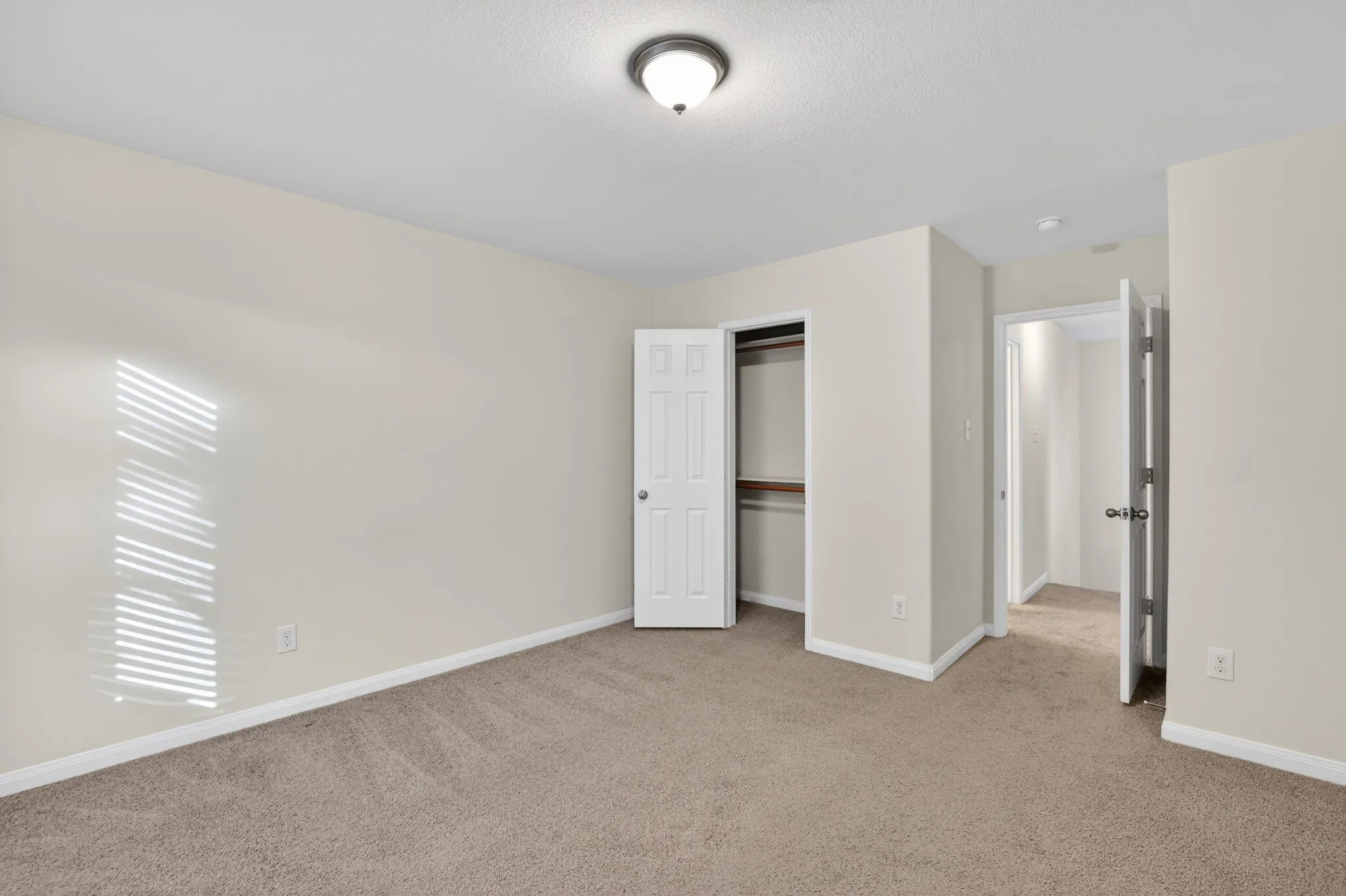 Single Family Residence For Sale in Denton County , 136 Eider Drive, Sanger, Texas 76266, 4 Bedroom, 3 Bathroom, 2 Garage spaces, 2,162 Sqft, built in 2012, mls#21170388, Real Estate Agent in Sanger, Homes For Sale in Denton county, Homes For Sale in Sanger, Realtor in Sanger Texas, Real Estate Brokerage Independent Realty Texas, Luminita Cordes Realtor