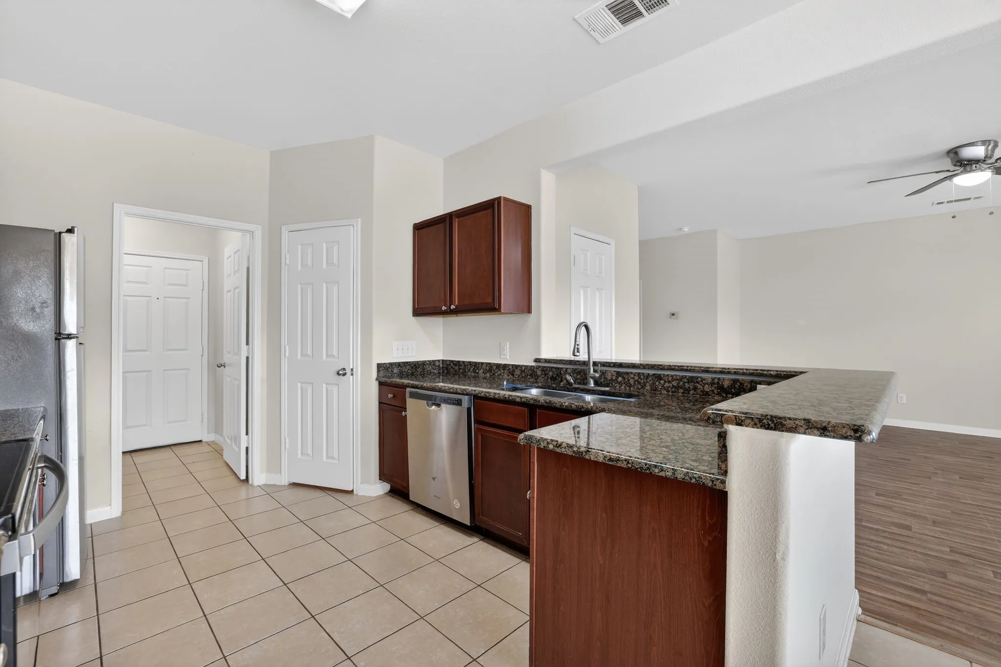 Single Family Residence For Sale in Denton County , 136 Eider Drive, Sanger, Texas 76266, 4 Bedroom, 3 Bathroom, 2 Garage spaces, 2,162 Sqft, built in 2012, mls#21170388, Real Estate Agent in Sanger, Homes For Sale in Denton county, Homes For Sale in Sanger, Realtor in Sanger Texas, Real Estate Brokerage Independent Realty Texas, Luminita Cordes Realtor