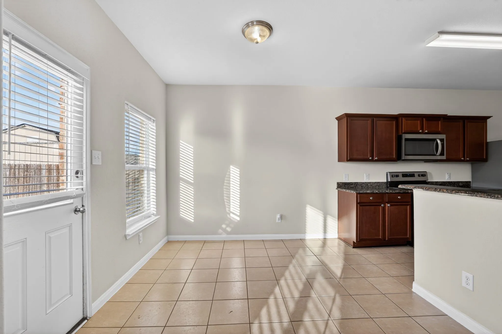 Single Family Residence For Sale in Denton County , 136 Eider Drive, Sanger, Texas 76266, 4 Bedroom, 3 Bathroom, 2 Garage spaces, 2,162 Sqft, built in 2012, mls#21170388, Real Estate Agent in Sanger, Homes For Sale in Denton county, Homes For Sale in Sanger, Realtor in Sanger Texas, Real Estate Brokerage Independent Realty Texas, Luminita Cordes Realtor