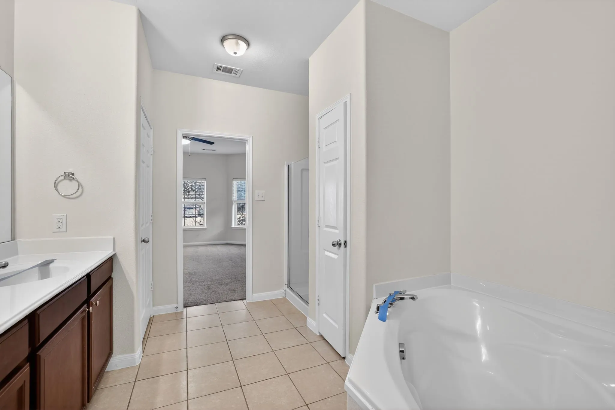 Single Family Residence For Sale in Denton County , 136 Eider Drive, Sanger, Texas 76266, 4 Bedroom, 3 Bathroom, 2 Garage spaces, 2,162 Sqft, built in 2012, mls#21170388, Real Estate Agent in Sanger, Homes For Sale in Denton county, Homes For Sale in Sanger, Realtor in Sanger Texas, Real Estate Brokerage Independent Realty Texas, Luminita Cordes Realtor