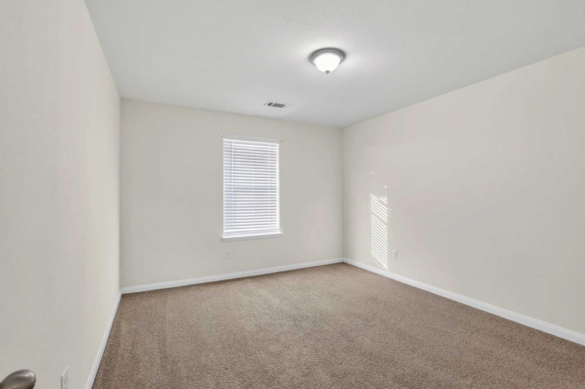 Single Family Residence For Sale in Denton County , 136 Eider Drive, Sanger, Texas 76266, 4 Bedroom, 3 Bathroom, 2 Garage spaces, 2,162 Sqft, built in 2012, mls#21170388, Real Estate Agent in Sanger, Homes For Sale in Denton county, Homes For Sale in Sanger, Realtor in Sanger Texas, Real Estate Brokerage Independent Realty Texas, Luminita Cordes Realtor