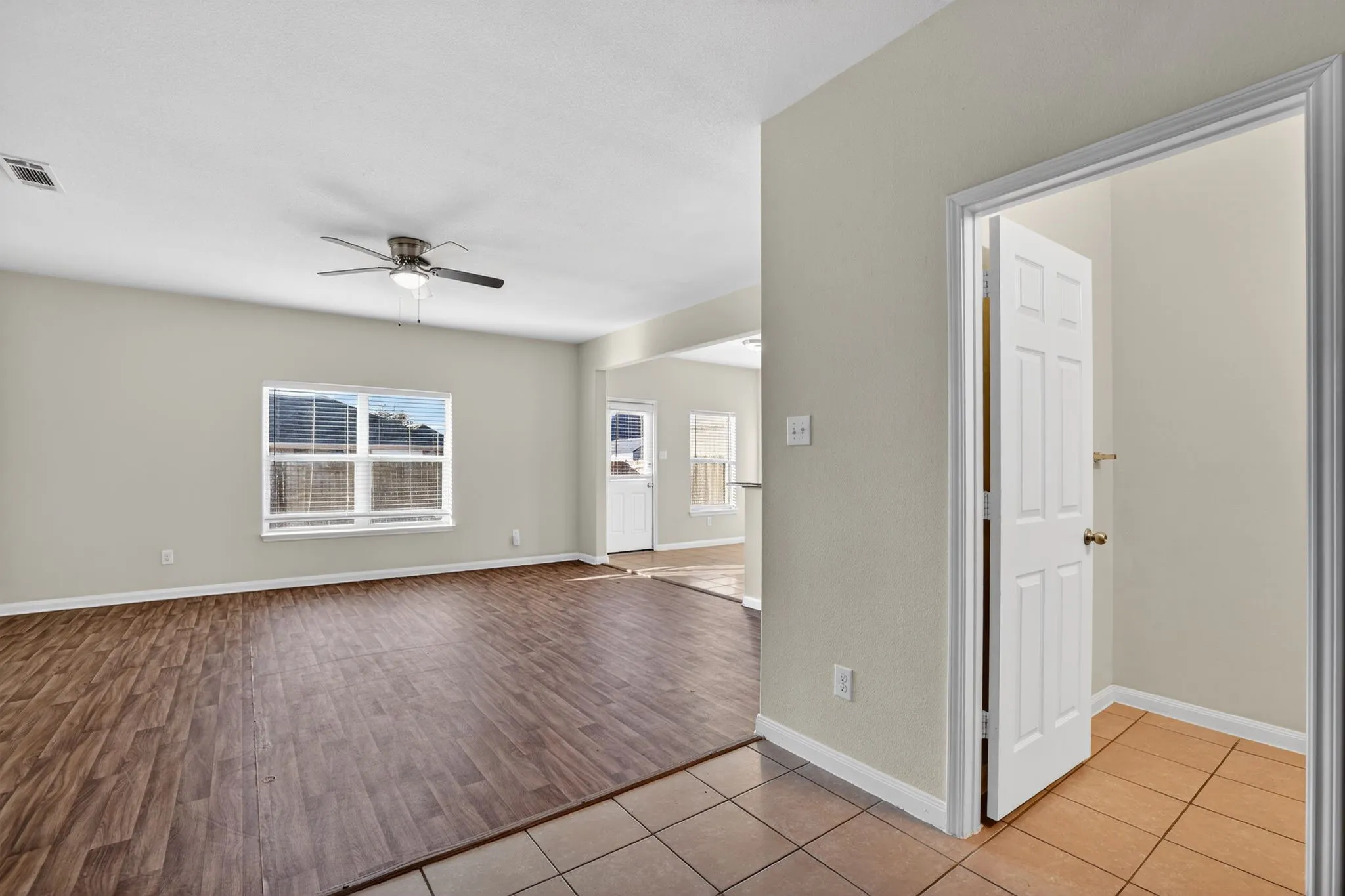 Single Family Residence For Sale in Denton County , 136 Eider Drive, Sanger, Texas 76266, 4 Bedroom, 3 Bathroom, 2 Garage spaces, 2,162 Sqft, built in 2012, mls#21170388, Real Estate Agent in Sanger, Homes For Sale in Denton county, Homes For Sale in Sanger, Realtor in Sanger Texas, Real Estate Brokerage Independent Realty Texas, Luminita Cordes Realtor