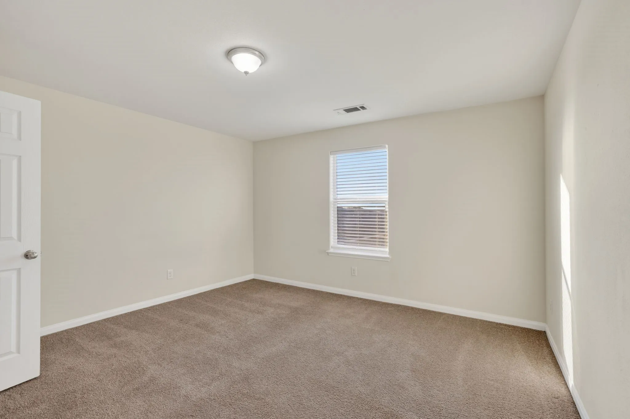 Single Family Residence For Sale in Denton County , 136 Eider Drive, Sanger, Texas 76266, 4 Bedroom, 3 Bathroom, 2 Garage spaces, 2,162 Sqft, built in 2012, mls#21170388, Real Estate Agent in Sanger, Homes For Sale in Denton county, Homes For Sale in Sanger, Realtor in Sanger Texas, Real Estate Brokerage Independent Realty Texas, Luminita Cordes Realtor