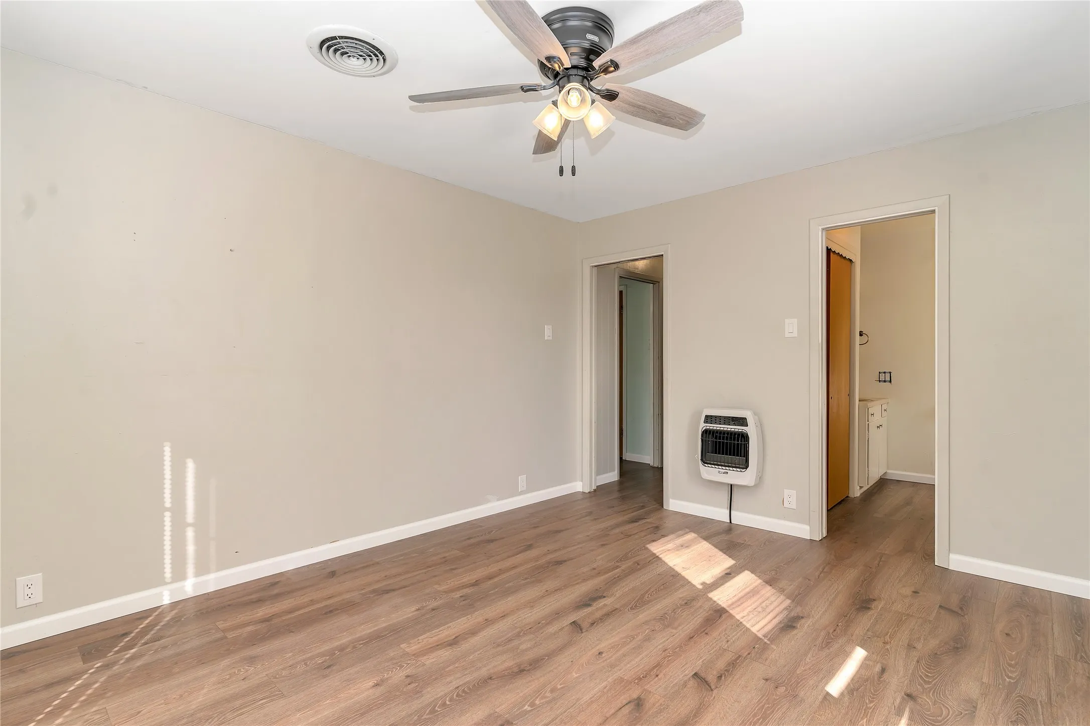 Single Family Residence For Sale in Bosque County , 488 County Road 1600, Clifton, Texas 76634, 4 Bedroom, 3 Bathroom, Garage spaces, 2,399 Sqft, built in 1965, Preowned, mls#21172456, Real Estate Agent in Clifton, Homes For Sale in Bosque county, Homes For Sale in Clifton, Realtor in Clifton Texas, Real Estate Brokerage Independent Realty Texas, Luminita Cordes Realtor