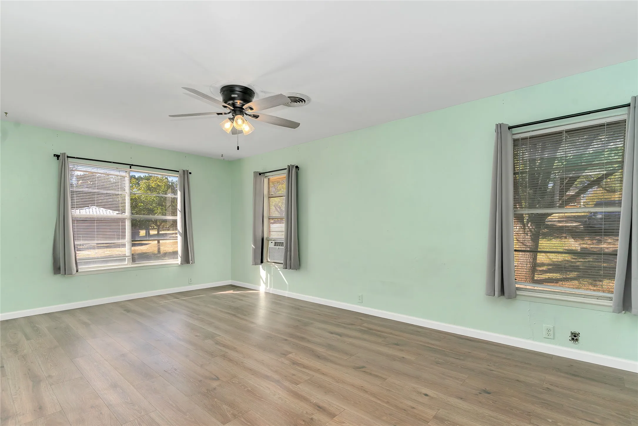 Unfurnished room featuring ceiling fan and wood finished floors