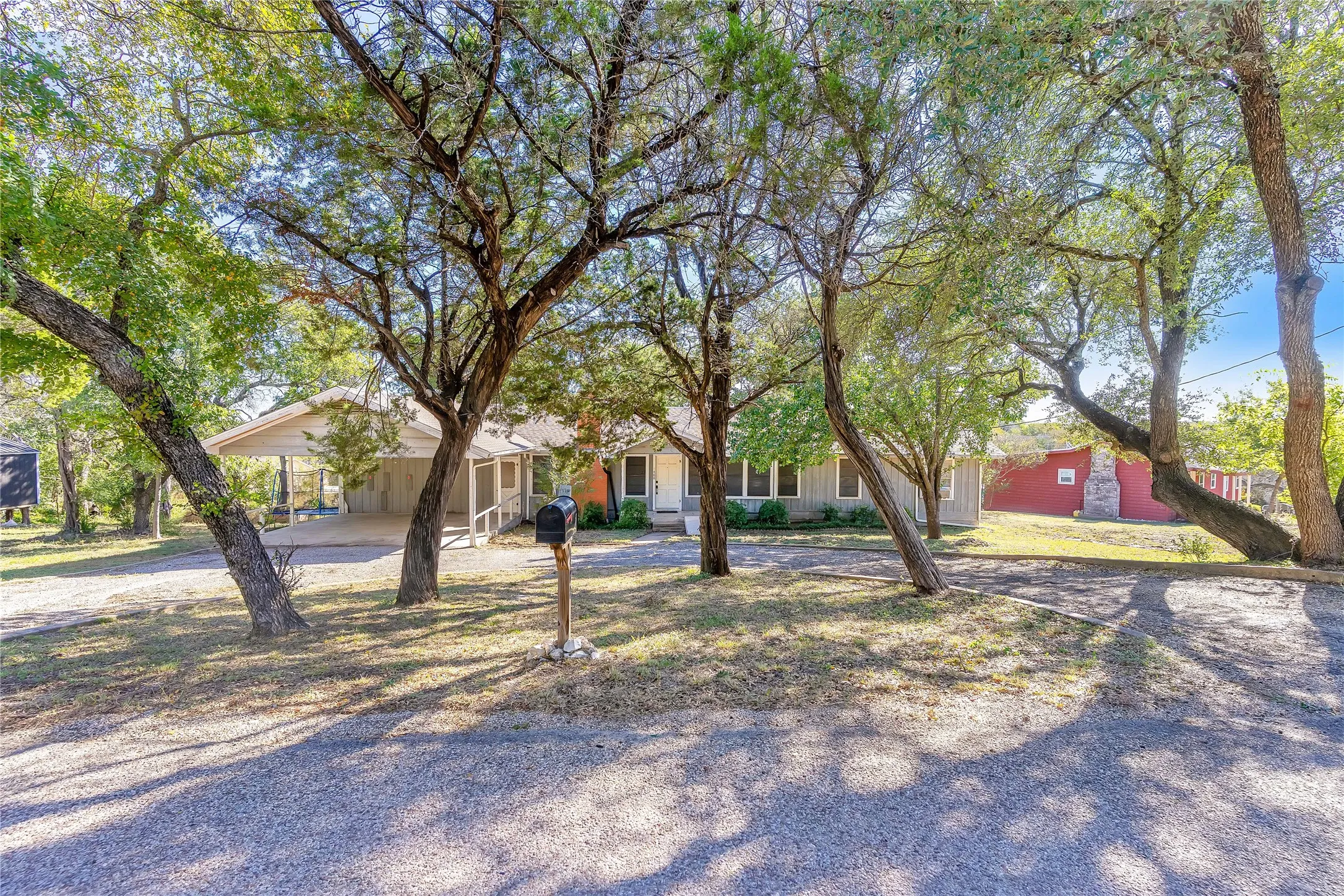 Single Family Residence For Sale in Bosque County , 488 County Road 1600, Clifton, Texas 76634, 4 Bedroom, 3 Bathroom, Garage spaces, 2,399 Sqft, built in 1965, Preowned, mls#21172456, Real Estate Agent in Clifton, Homes For Sale in Bosque county, Homes For Sale in Clifton, Realtor in Clifton Texas, Real Estate Brokerage Independent Realty Texas, Luminita Cordes Realtor