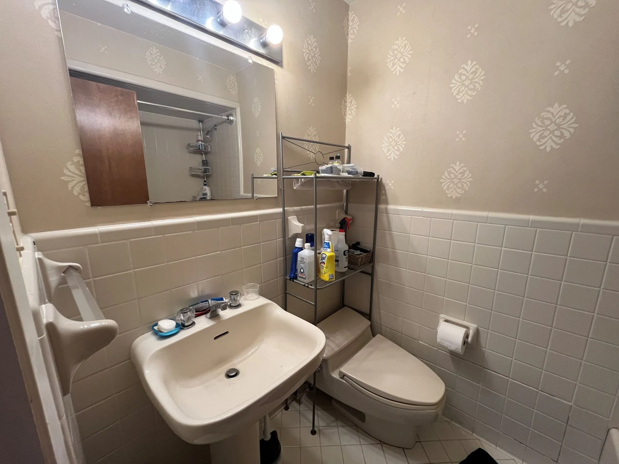 1 of 3 full bathroom
