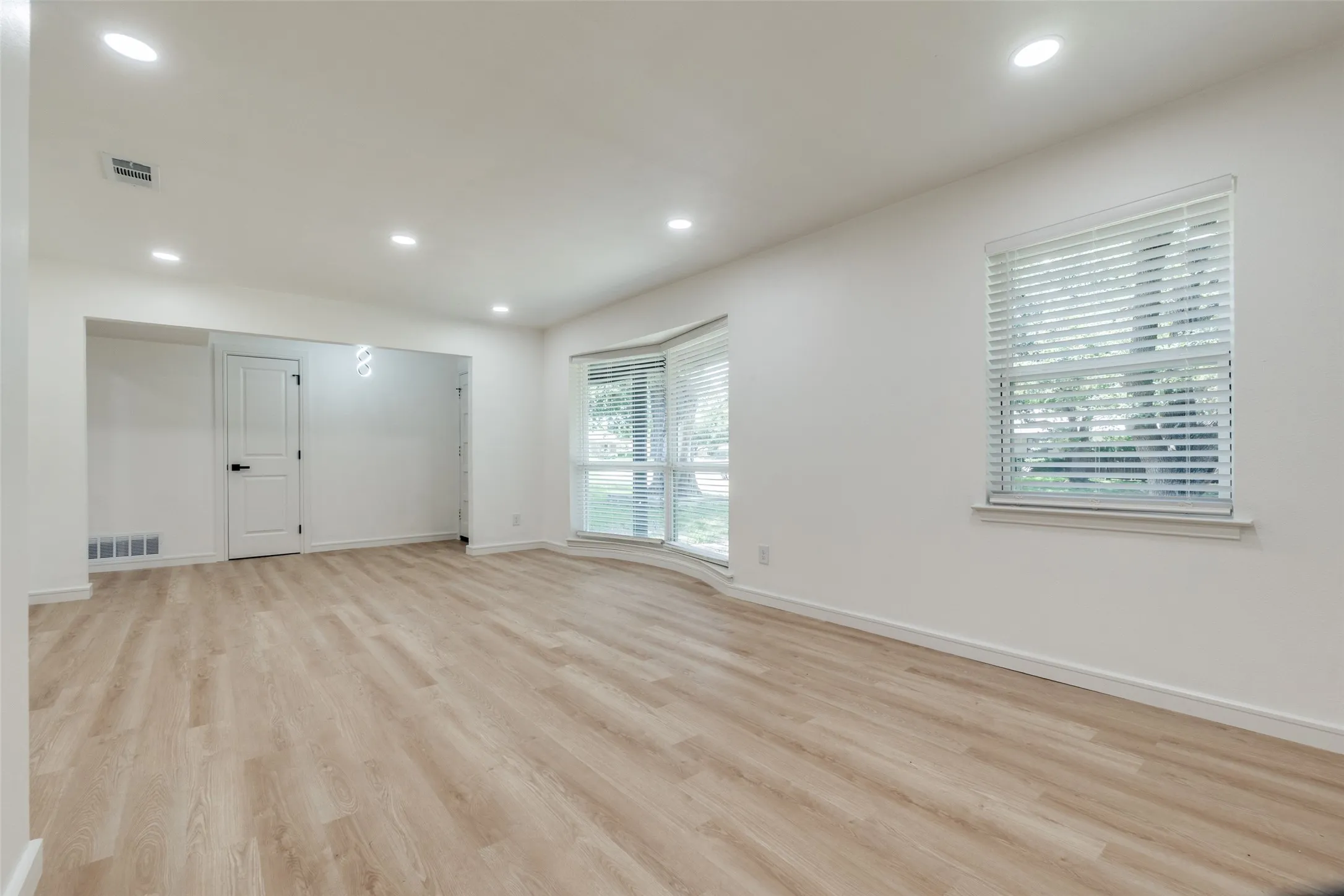 Single Family Residence For Sale in Dallas County , 5323 Blaney Way, Dallas, Texas 75227, 3 Bedroom, 3 Bathroom, 2 Garage spaces, 2,634 Sqft, built in 1967, Preowned, mls#21146610, Real Estate Agent in Dallas, Homes For Sale in Dallas county, Homes For Sale in Dallas, Realtor in Dallas Texas, Real Estate Brokerage Independent Realty Texas, Luminita Cordes Realtor