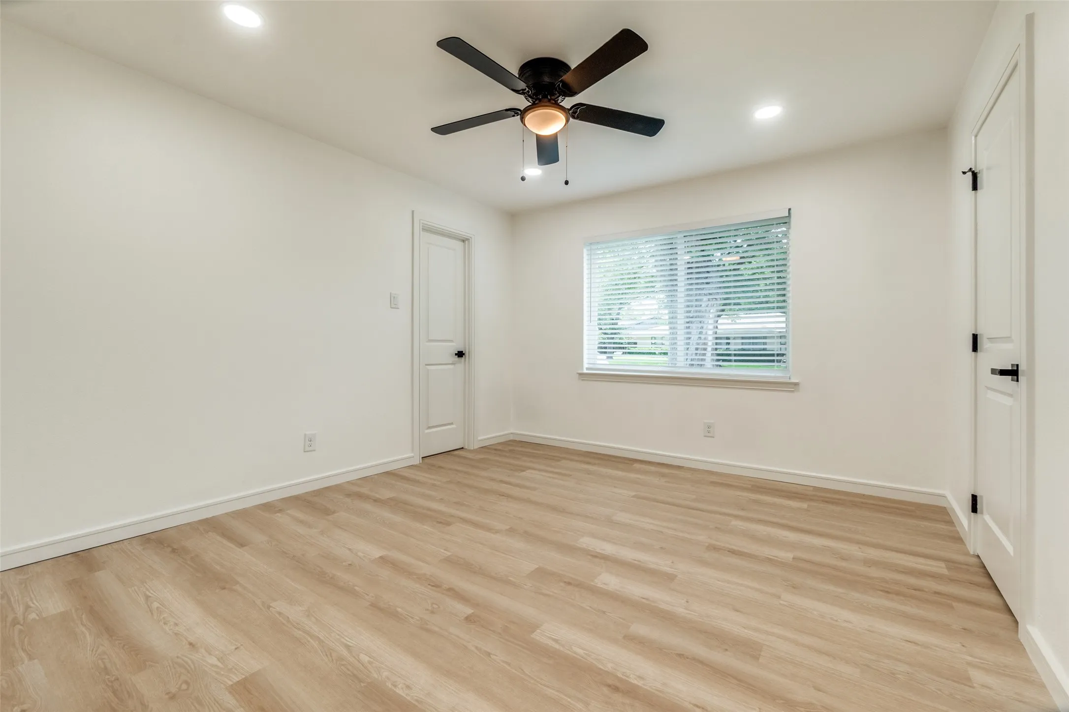 Single Family Residence For Sale in Dallas County , 5323 Blaney Way, Dallas, Texas 75227, 3 Bedroom, 3 Bathroom, 2 Garage spaces, 2,634 Sqft, built in 1967, Preowned, mls#21146610, Real Estate Agent in Dallas, Homes For Sale in Dallas county, Homes For Sale in Dallas, Realtor in Dallas Texas, Real Estate Brokerage Independent Realty Texas, Luminita Cordes Realtor