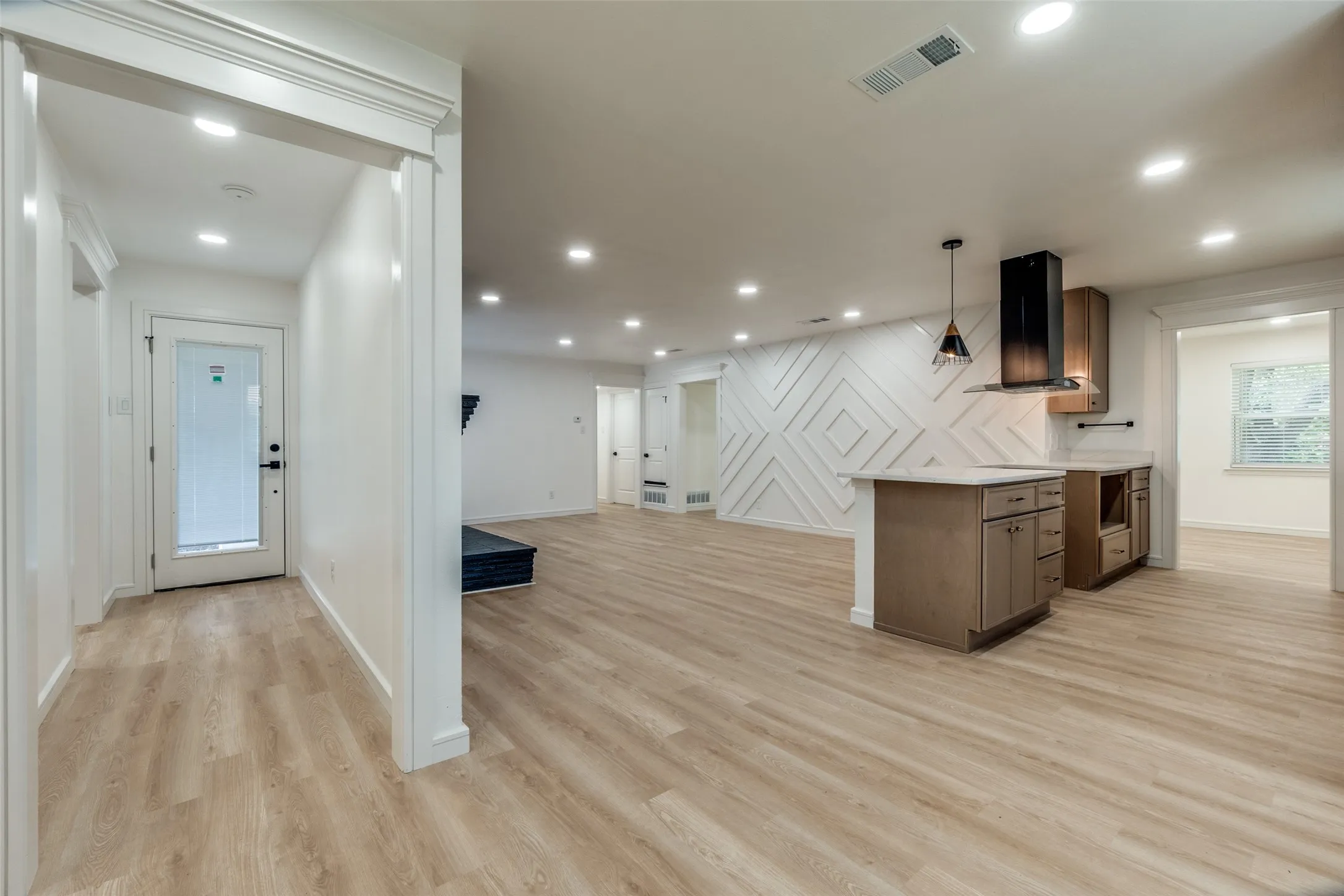 Single Family Residence For Sale in Dallas County , 5323 Blaney Way, Dallas, Texas 75227, 3 Bedroom, 3 Bathroom, 2 Garage spaces, 2,634 Sqft, built in 1967, Preowned, mls#21146610, Real Estate Agent in Dallas, Homes For Sale in Dallas county, Homes For Sale in Dallas, Realtor in Dallas Texas, Real Estate Brokerage Independent Realty Texas, Luminita Cordes Realtor