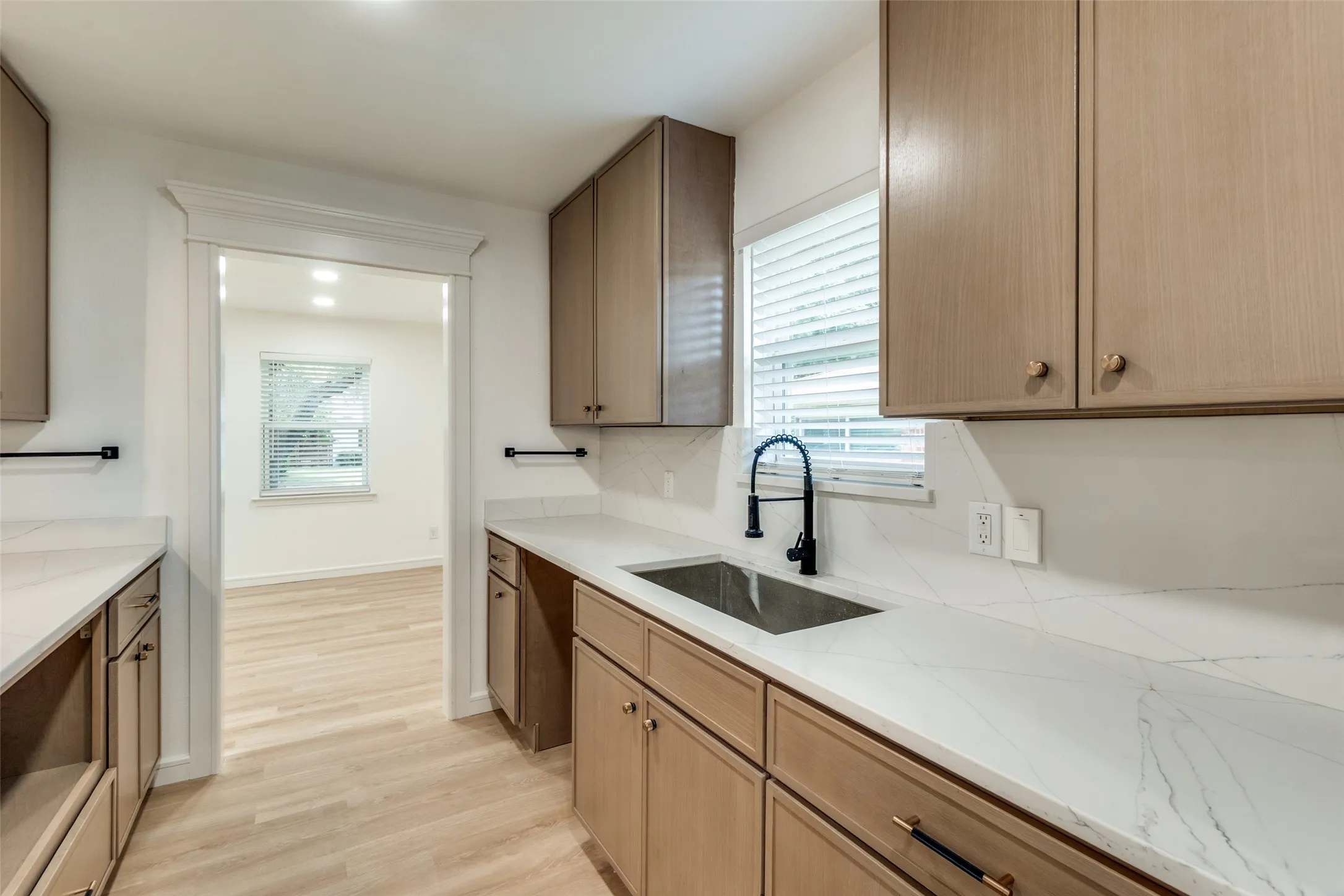 Single Family Residence For Sale in Dallas County , 5323 Blaney Way, Dallas, Texas 75227, 3 Bedroom, 3 Bathroom, 2 Garage spaces, 2,634 Sqft, built in 1967, Preowned, mls#21146610, Real Estate Agent in Dallas, Homes For Sale in Dallas county, Homes For Sale in Dallas, Realtor in Dallas Texas, Real Estate Brokerage Independent Realty Texas, Luminita Cordes Realtor