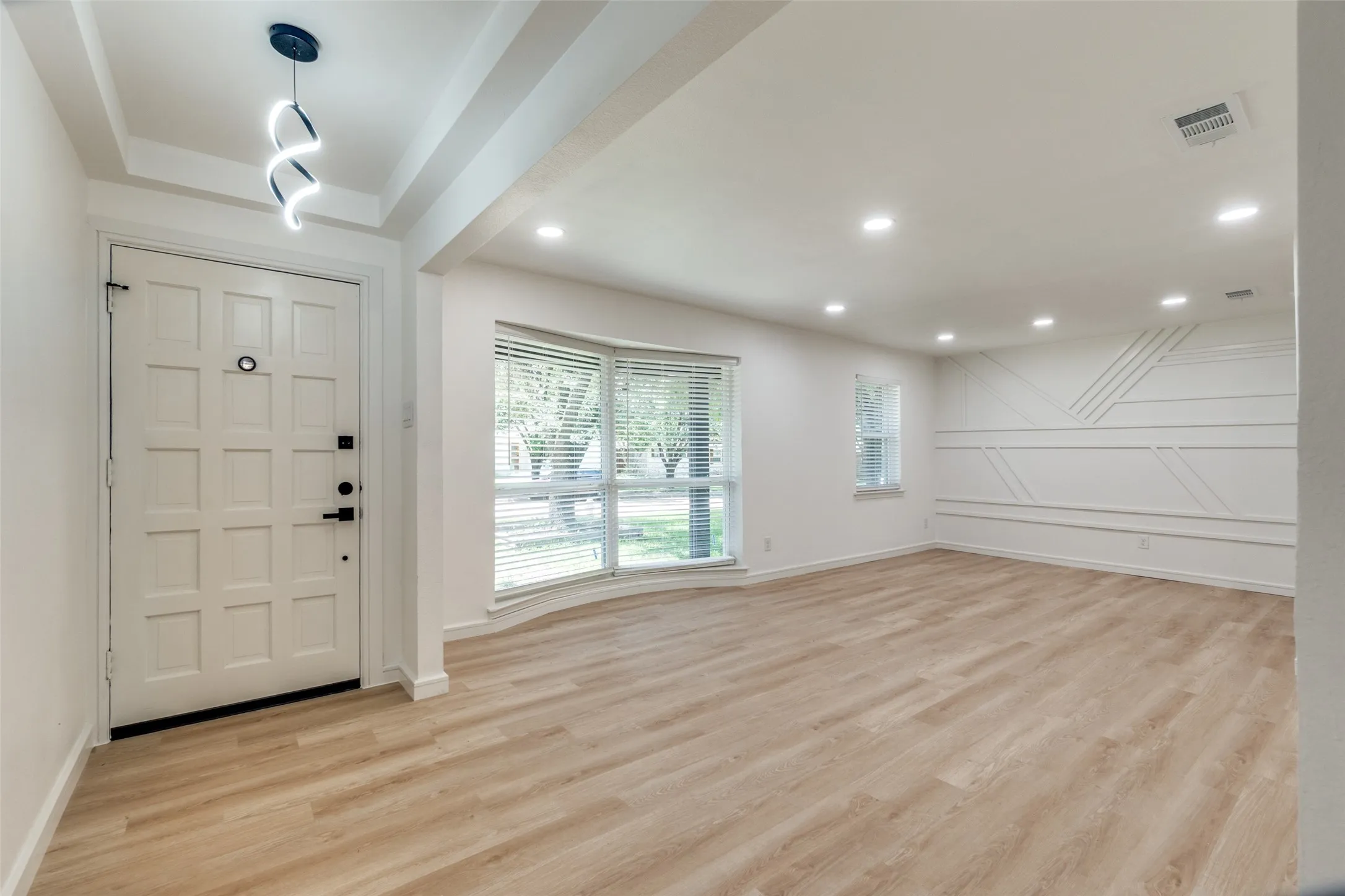 Single Family Residence For Sale in Dallas County , 5323 Blaney Way, Dallas, Texas 75227, 3 Bedroom, 3 Bathroom, 2 Garage spaces, 2,634 Sqft, built in 1967, Preowned, mls#21146610, Real Estate Agent in Dallas, Homes For Sale in Dallas county, Homes For Sale in Dallas, Realtor in Dallas Texas, Real Estate Brokerage Independent Realty Texas, Luminita Cordes Realtor