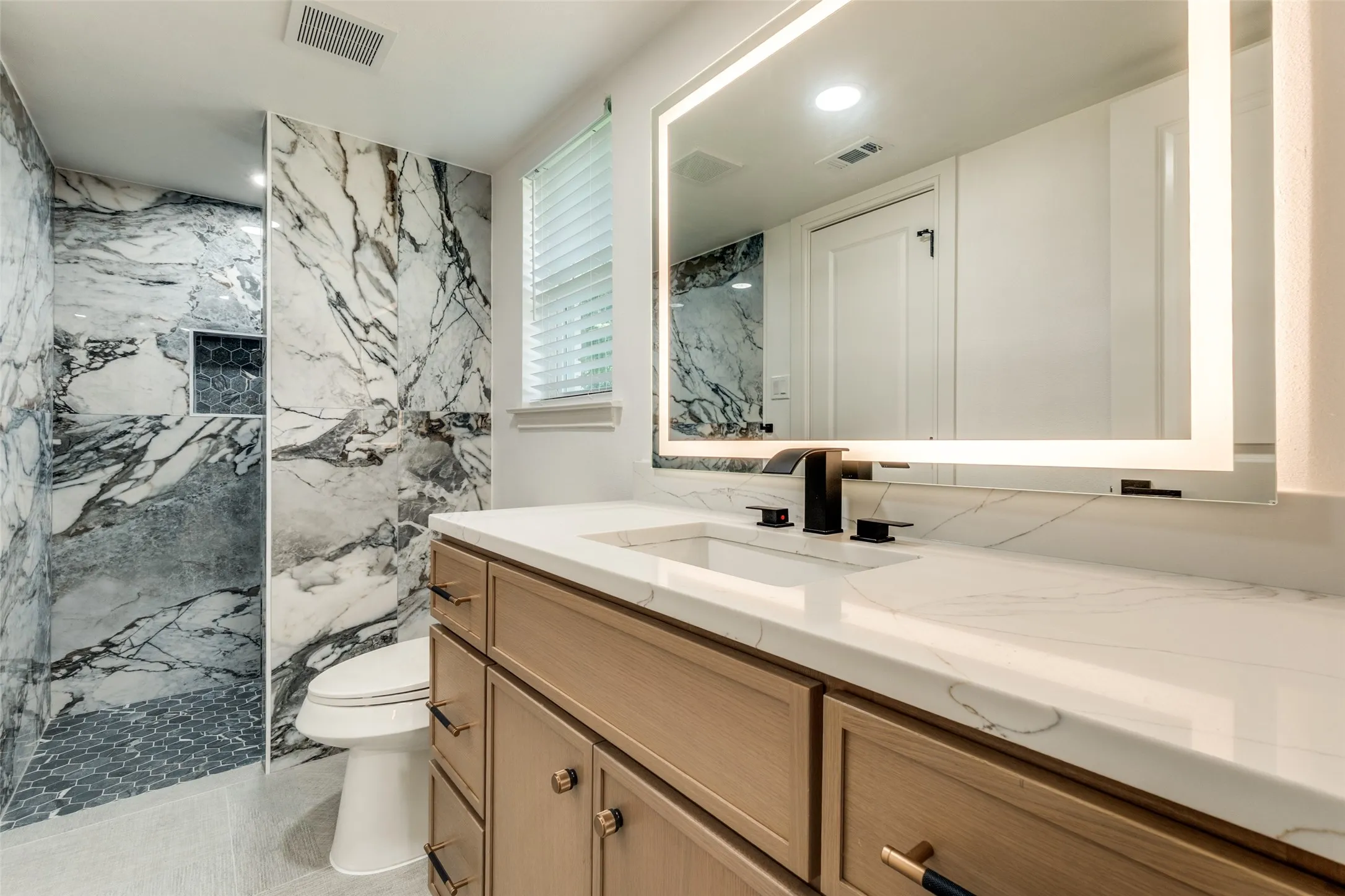 Single Family Residence For Sale in Dallas County , 5323 Blaney Way, Dallas, Texas 75227, 3 Bedroom, 3 Bathroom, 2 Garage spaces, 2,634 Sqft, built in 1967, Preowned, mls#21146610, Real Estate Agent in Dallas, Homes For Sale in Dallas county, Homes For Sale in Dallas, Realtor in Dallas Texas, Real Estate Brokerage Independent Realty Texas, Luminita Cordes Realtor