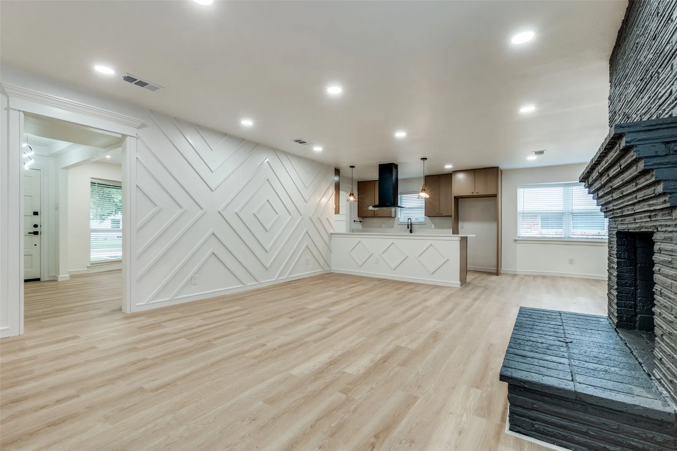 Single Family Residence For Sale in Dallas County , 5323 Blaney Way, Dallas, Texas 75227, 3 Bedroom, 3 Bathroom, 2 Garage spaces, 2,634 Sqft, built in 1967, Preowned, mls#21146610, Real Estate Agent in Dallas, Homes For Sale in Dallas county, Homes For Sale in Dallas, Realtor in Dallas Texas, Real Estate Brokerage Independent Realty Texas, Luminita Cordes Realtor