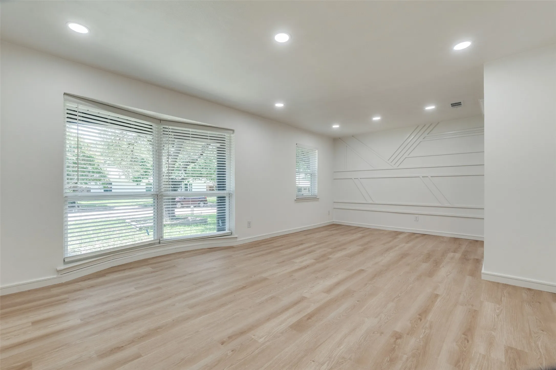 Single Family Residence For Sale in Dallas County , 5323 Blaney Way, Dallas, Texas 75227, 3 Bedroom, 3 Bathroom, 2 Garage spaces, 2,634 Sqft, built in 1967, Preowned, mls#21146610, Real Estate Agent in Dallas, Homes For Sale in Dallas county, Homes For Sale in Dallas, Realtor in Dallas Texas, Real Estate Brokerage Independent Realty Texas, Luminita Cordes Realtor