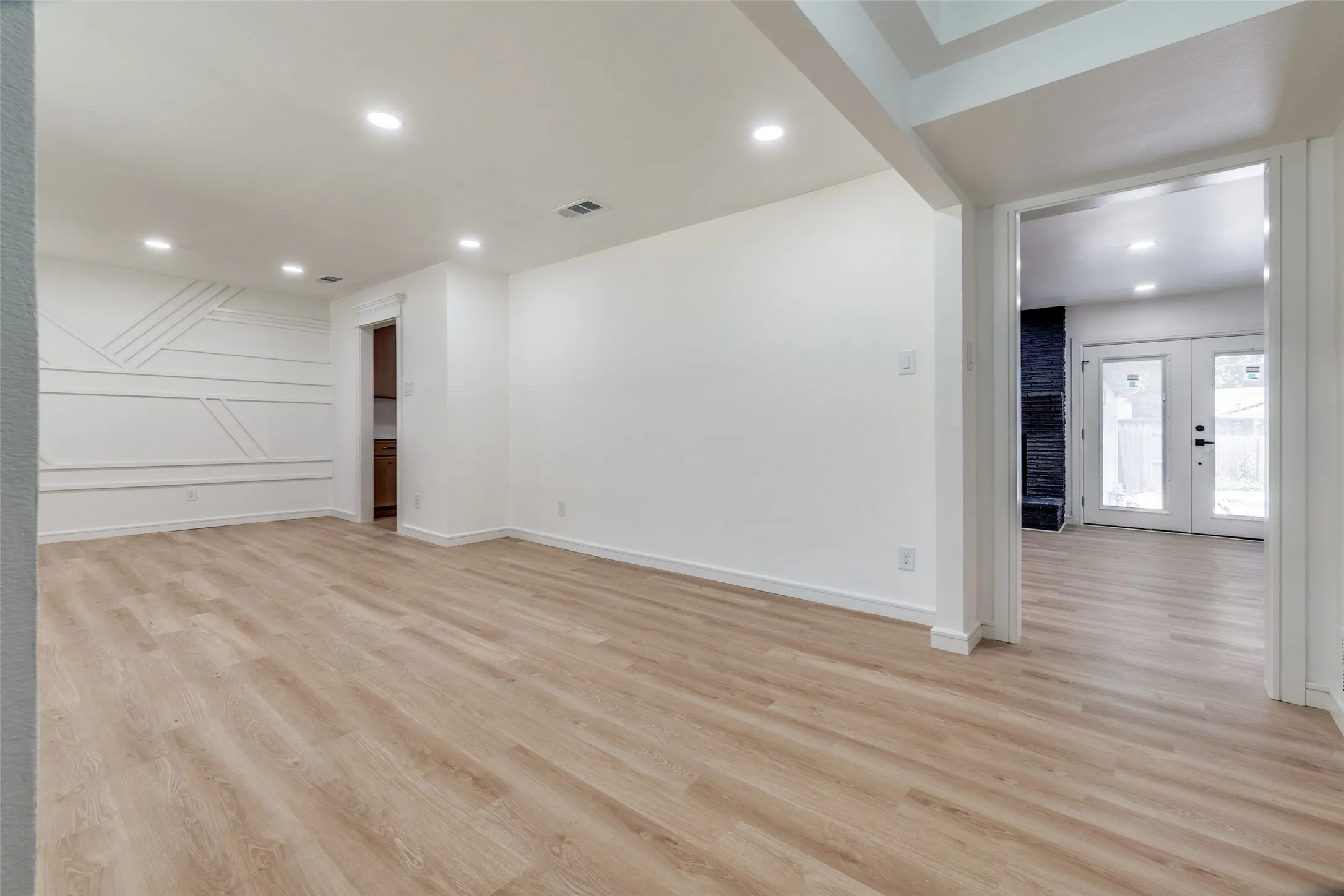 Single Family Residence For Sale in Dallas County , 5323 Blaney Way, Dallas, Texas 75227, 3 Bedroom, 3 Bathroom, 2 Garage spaces, 2,634 Sqft, built in 1967, Preowned, mls#21146610, Real Estate Agent in Dallas, Homes For Sale in Dallas county, Homes For Sale in Dallas, Realtor in Dallas Texas, Real Estate Brokerage Independent Realty Texas, Luminita Cordes Realtor