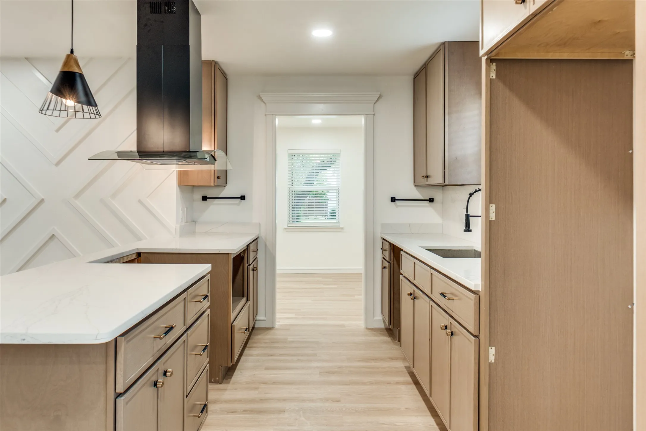 Single Family Residence For Sale in Dallas County , 5323 Blaney Way, Dallas, Texas 75227, 3 Bedroom, 3 Bathroom, 2 Garage spaces, 2,634 Sqft, built in 1967, Preowned, mls#21146610, Real Estate Agent in Dallas, Homes For Sale in Dallas county, Homes For Sale in Dallas, Realtor in Dallas Texas, Real Estate Brokerage Independent Realty Texas, Luminita Cordes Realtor