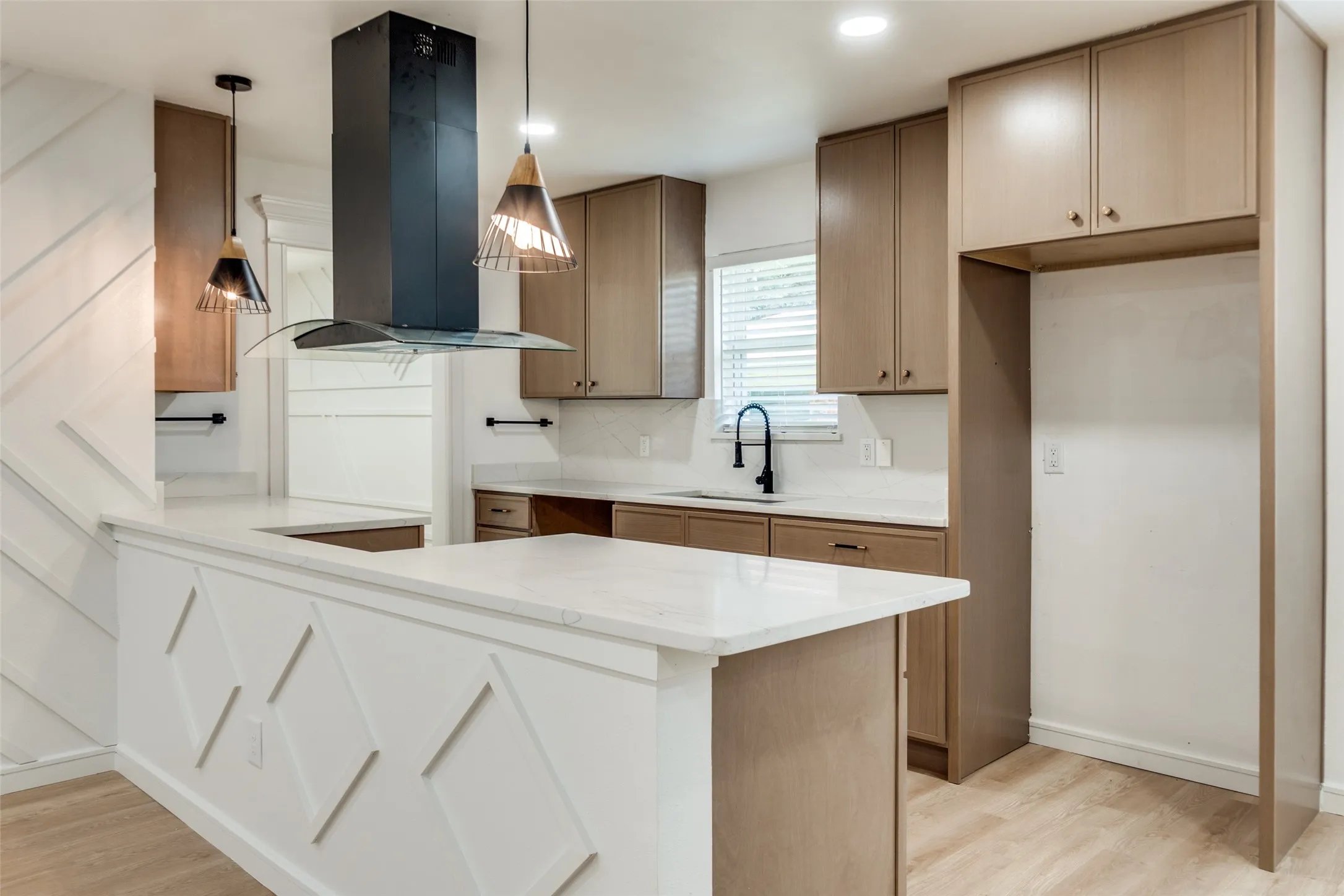 Single Family Residence For Sale in Dallas County , 5323 Blaney Way, Dallas, Texas 75227, 3 Bedroom, 3 Bathroom, 2 Garage spaces, 2,634 Sqft, built in 1967, Preowned, mls#21146610, Real Estate Agent in Dallas, Homes For Sale in Dallas county, Homes For Sale in Dallas, Realtor in Dallas Texas, Real Estate Brokerage Independent Realty Texas, Luminita Cordes Realtor