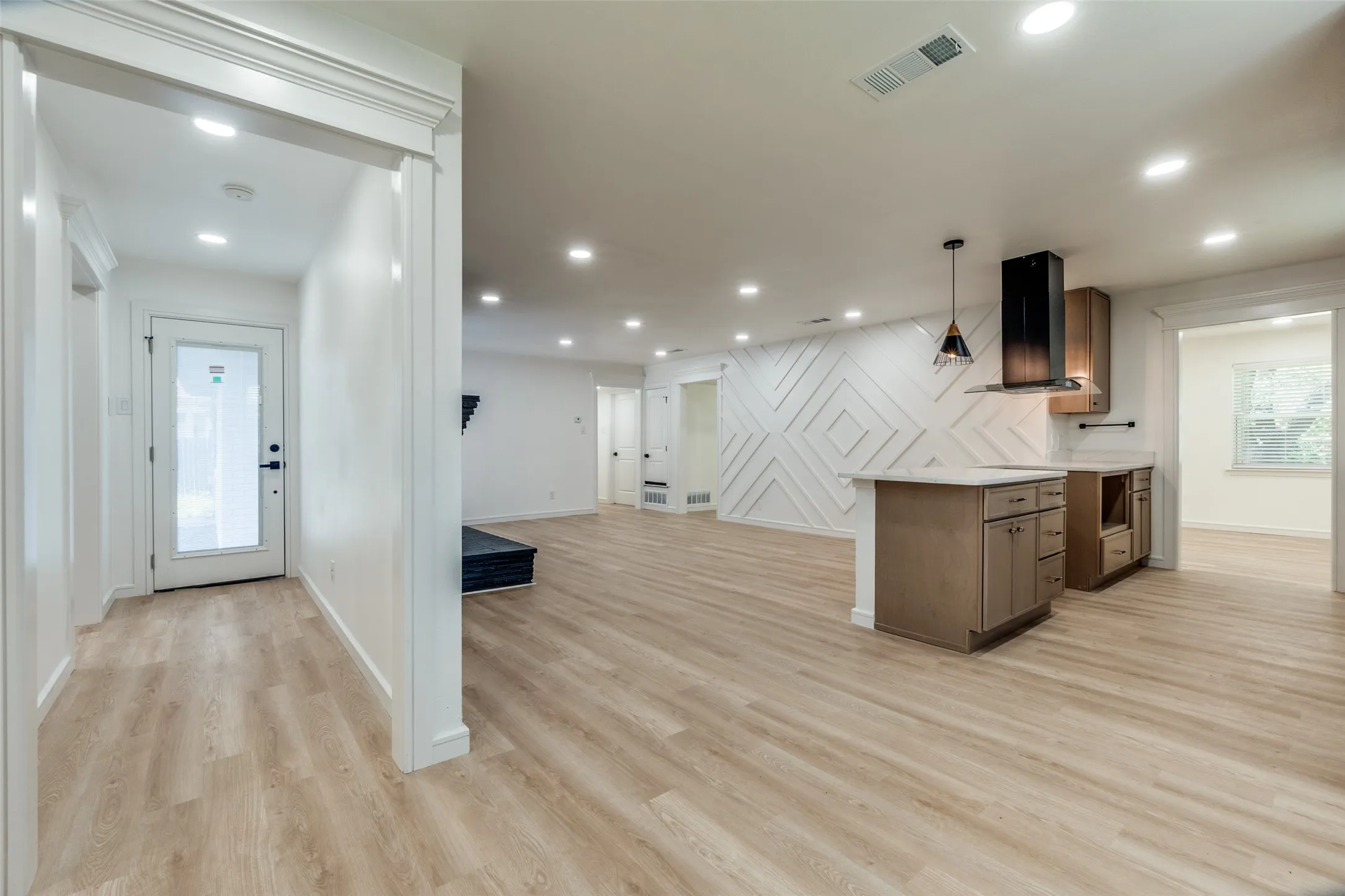 Single Family Residence For Sale in Dallas County , 5323 Blaney Way, Dallas, Texas 75227, 3 Bedroom, 3 Bathroom, 2 Garage spaces, 2,634 Sqft, built in 1967, Preowned, mls#21146610, Real Estate Agent in Dallas, Homes For Sale in Dallas county, Homes For Sale in Dallas, Realtor in Dallas Texas, Real Estate Brokerage Independent Realty Texas, Luminita Cordes Realtor