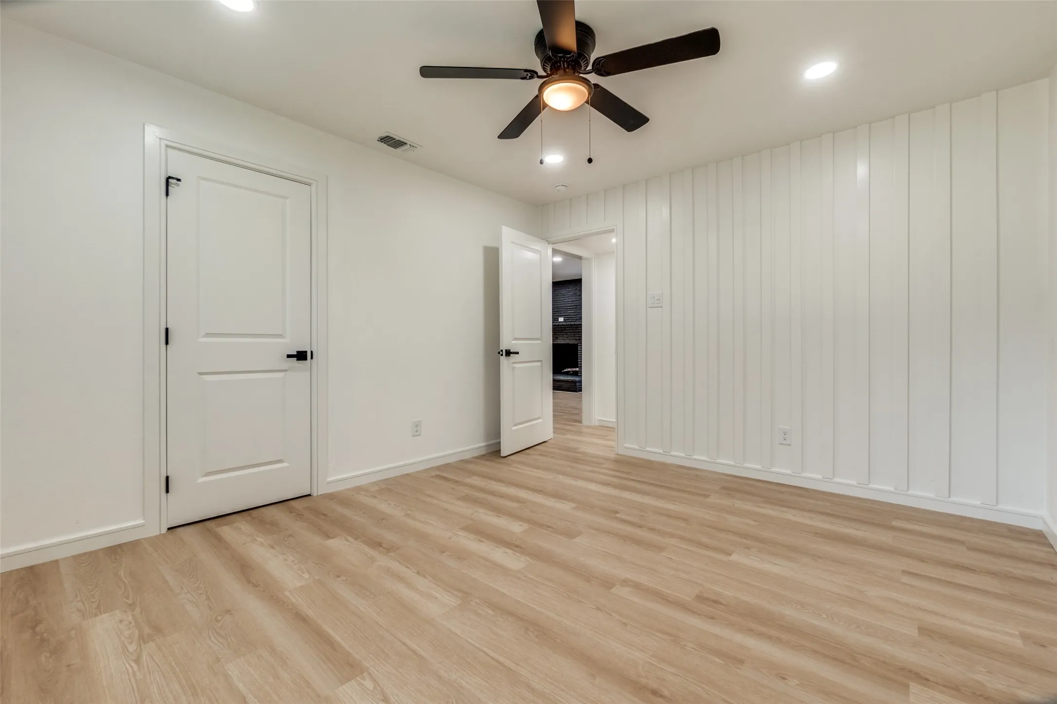 Single Family Residence For Sale in Dallas County , 5323 Blaney Way, Dallas, Texas 75227, 3 Bedroom, 3 Bathroom, 2 Garage spaces, 2,634 Sqft, built in 1967, Preowned, mls#21146610, Real Estate Agent in Dallas, Homes For Sale in Dallas county, Homes For Sale in Dallas, Realtor in Dallas Texas, Real Estate Brokerage Independent Realty Texas, Luminita Cordes Realtor