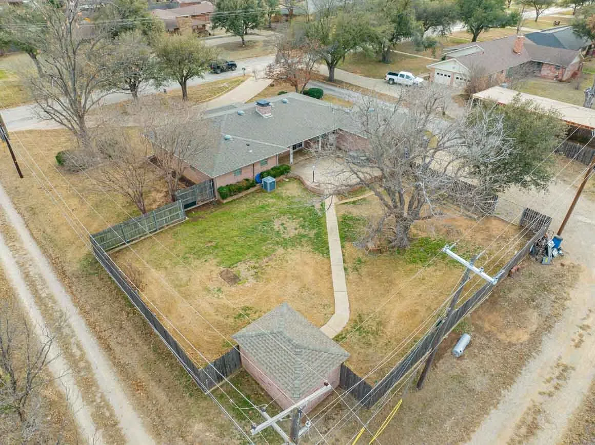 Single Family Residence For Sale in Stephens County , 1506 W Elliott Street, Breckenridge, Texas 76424, 4 Bedroom, 3 Bathroom, 2 Garage spaces, 2,165 Sqft, built in 1966, mls#21150732, Real Estate Agent in Breckenridge, Homes For Sale in Stephens county, Homes For Sale in Breckenridge, Realtor in Breckenridge Texas, Real Estate Brokerage Independent Realty Texas, Luminita Cordes Realtor